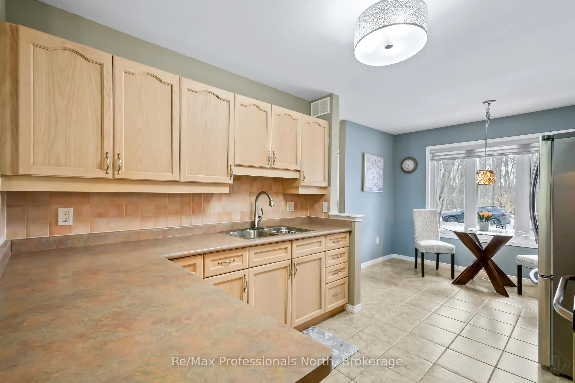 Photo 8 of 102 Pineridge Gate, Gravenhurst, Muskoka (S) — HOMEH