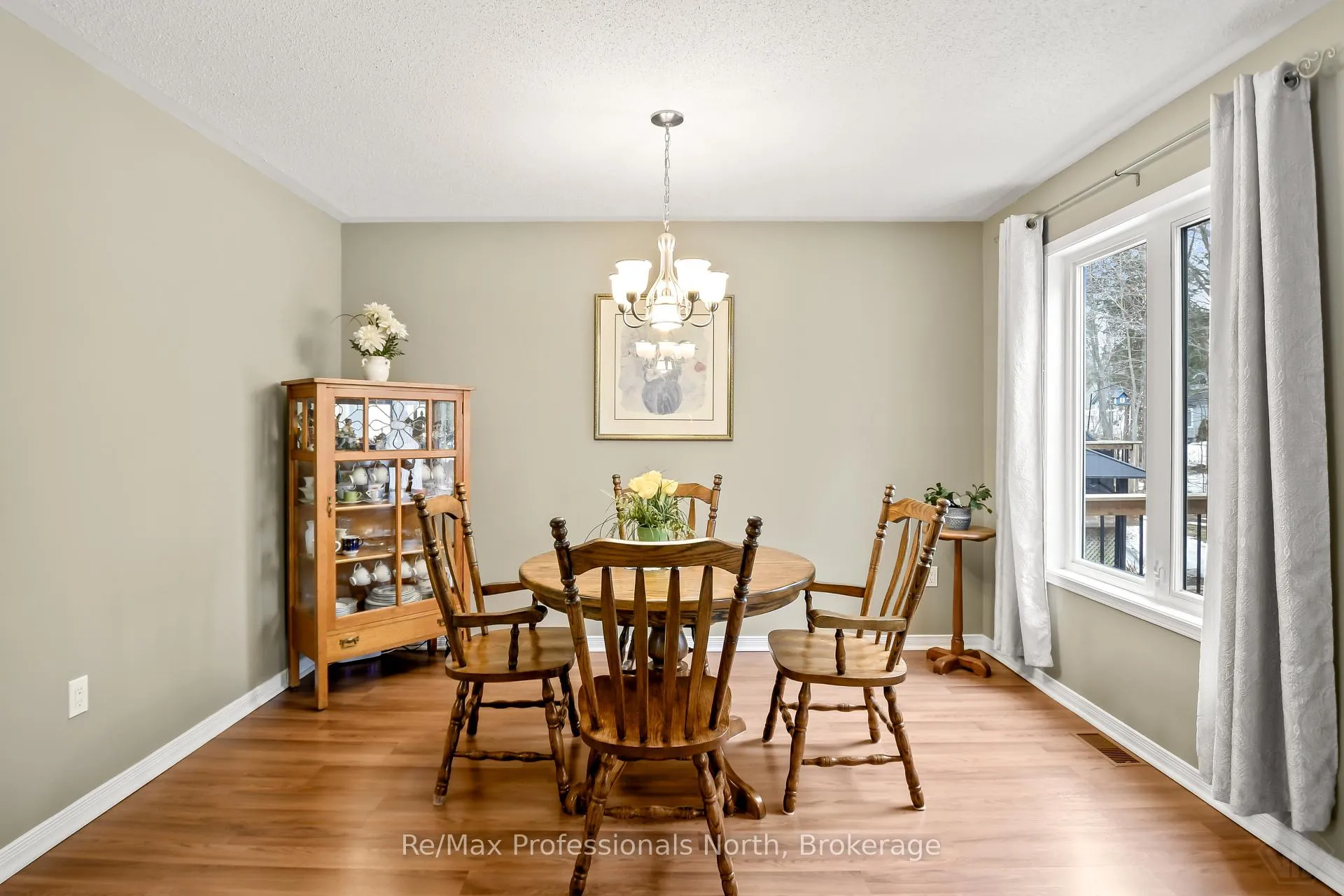 Photo 10 of 102 Pineridge Gate, Gravenhurst, Muskoka (S) — HOMEH