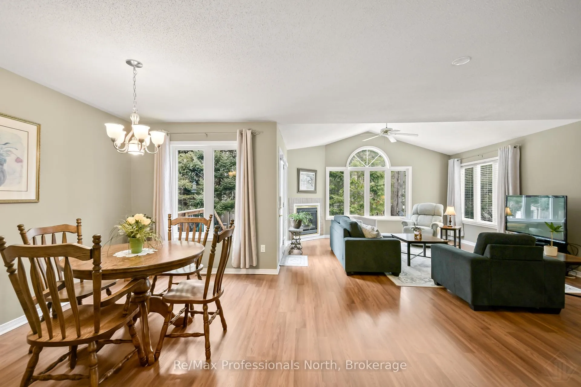 Photo 11 of 102 Pineridge Gate, Gravenhurst, Muskoka (S) — HOMEH