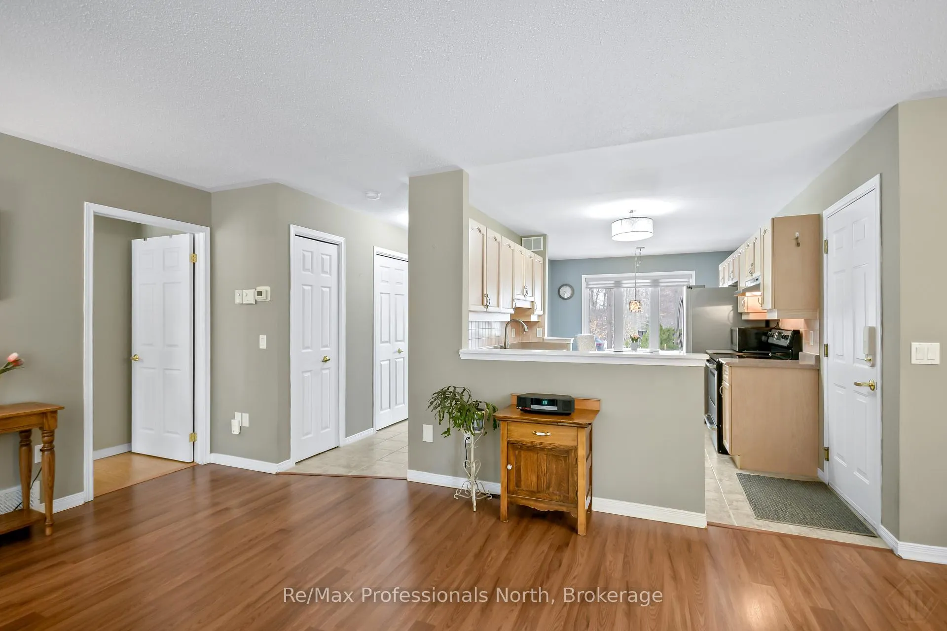 Photo 15 of 102 Pineridge Gate, Gravenhurst, Muskoka (S) — HOMEH