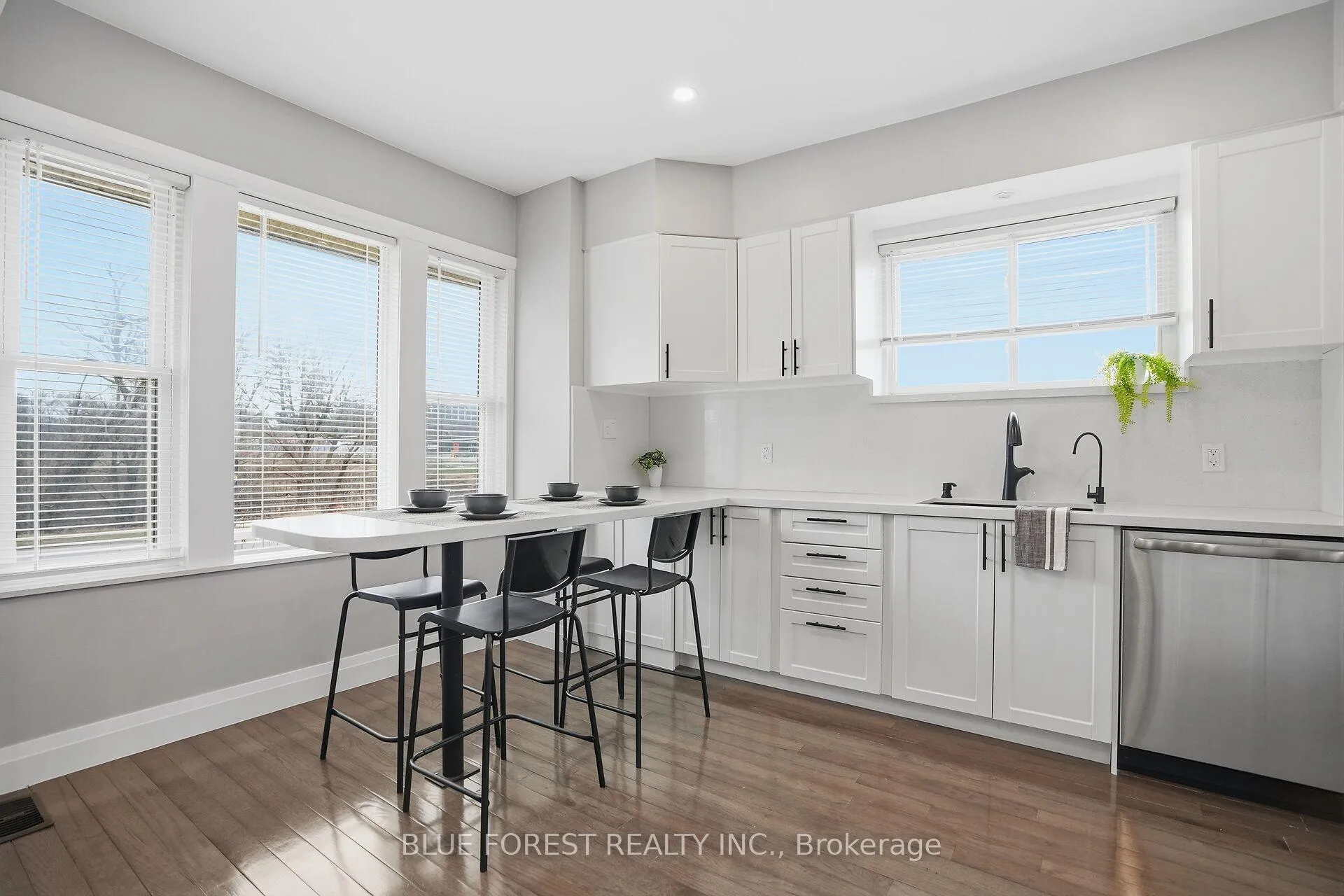 Photo 8 of 178 Thompson Road, London, South I — HOMEH