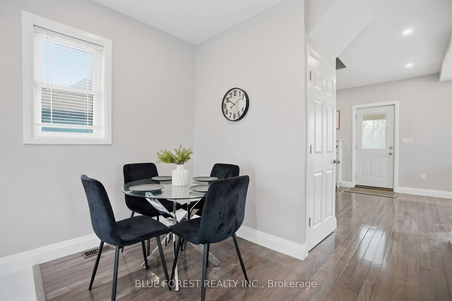 Photo 13 of 178 Thompson Road, London, South I — HOMEH