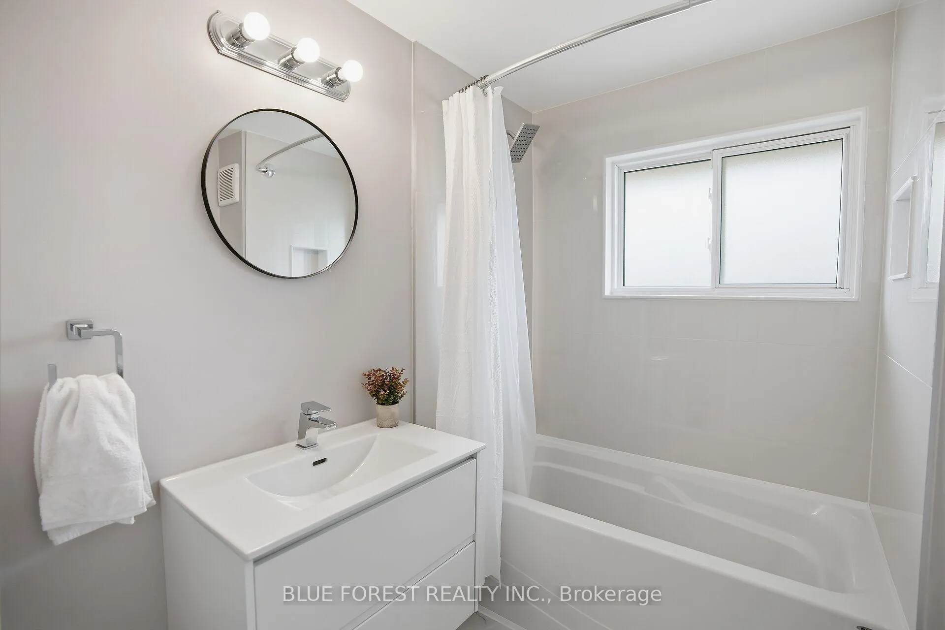 Photo 15 of 178 Thompson Road, London, South I — HOMEH