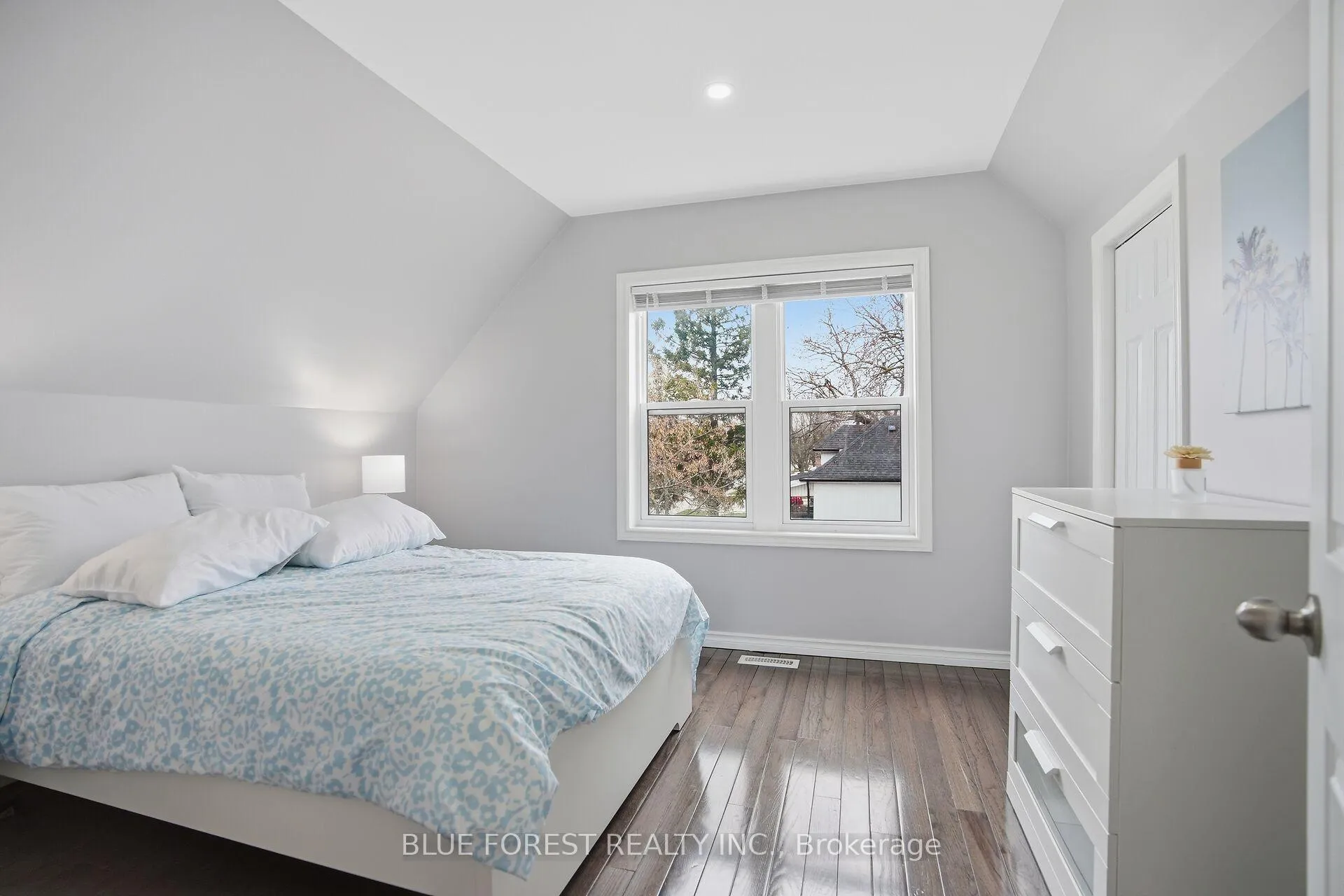 Photo 16 of 178 Thompson Road, London, South I — HOMEH