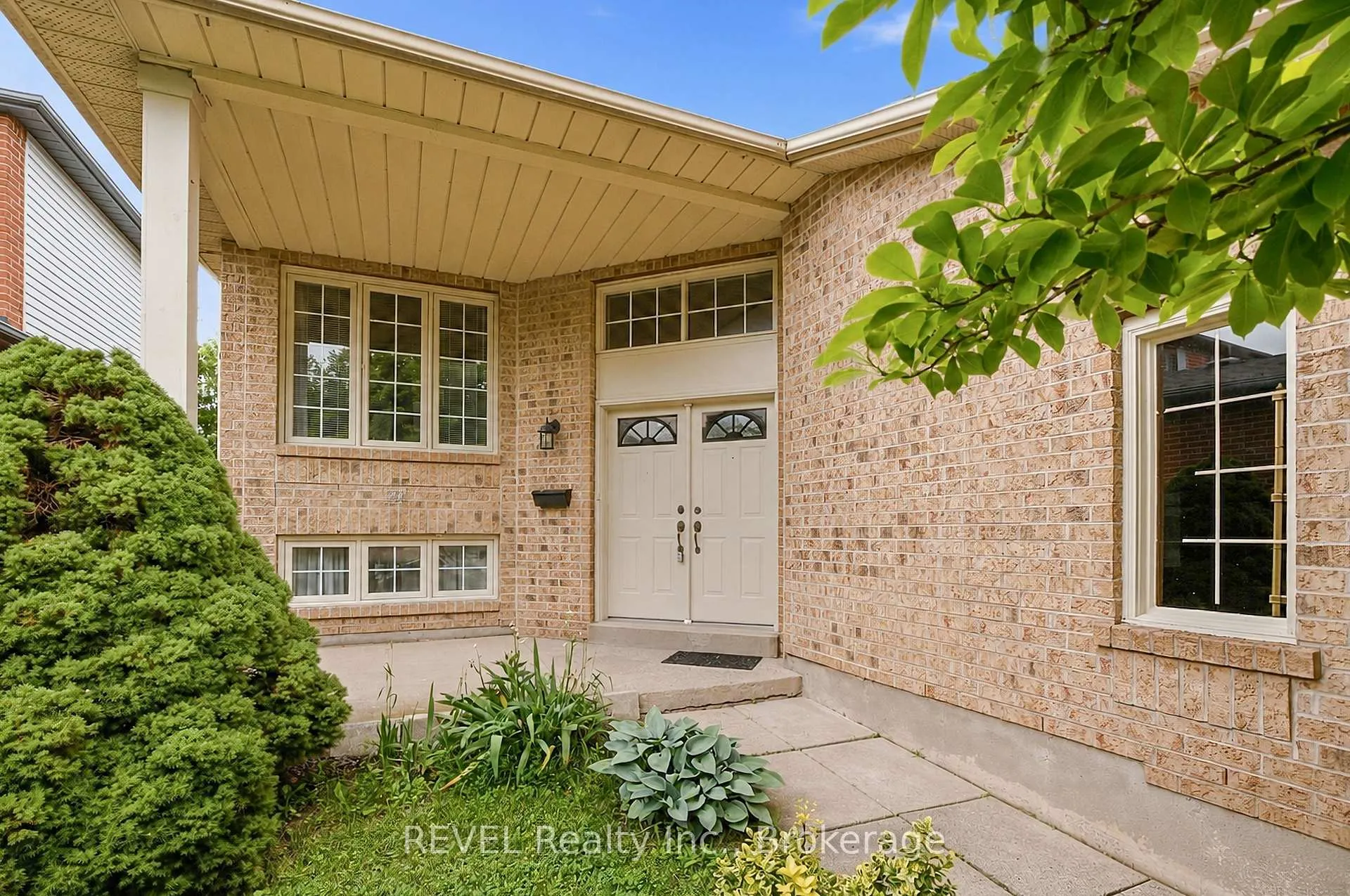 Photo 2 of 86 Madison Court W, Welland, N. Welland — HOMEH