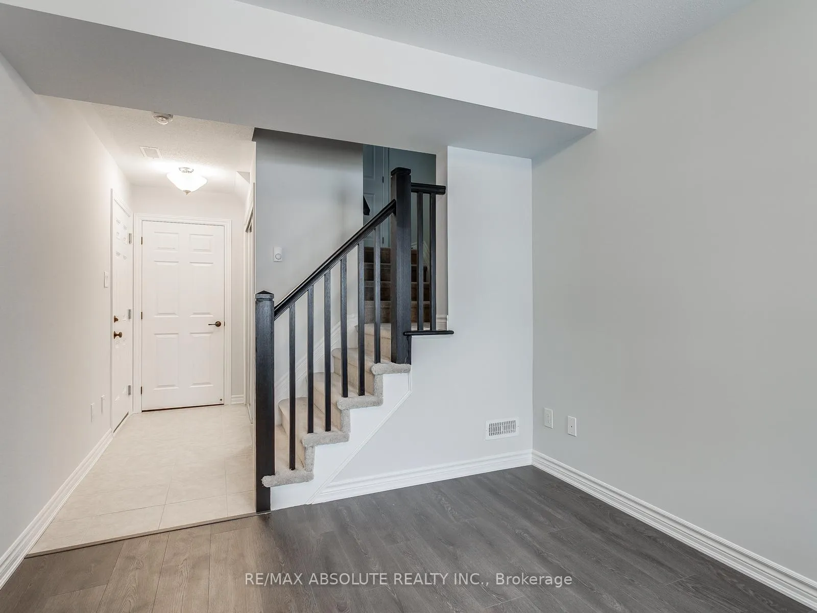 Photo 3 of 315 Pumpkinseed Crescent, Ottawa, Barrhaven - Half Moon Bay — HOMEH