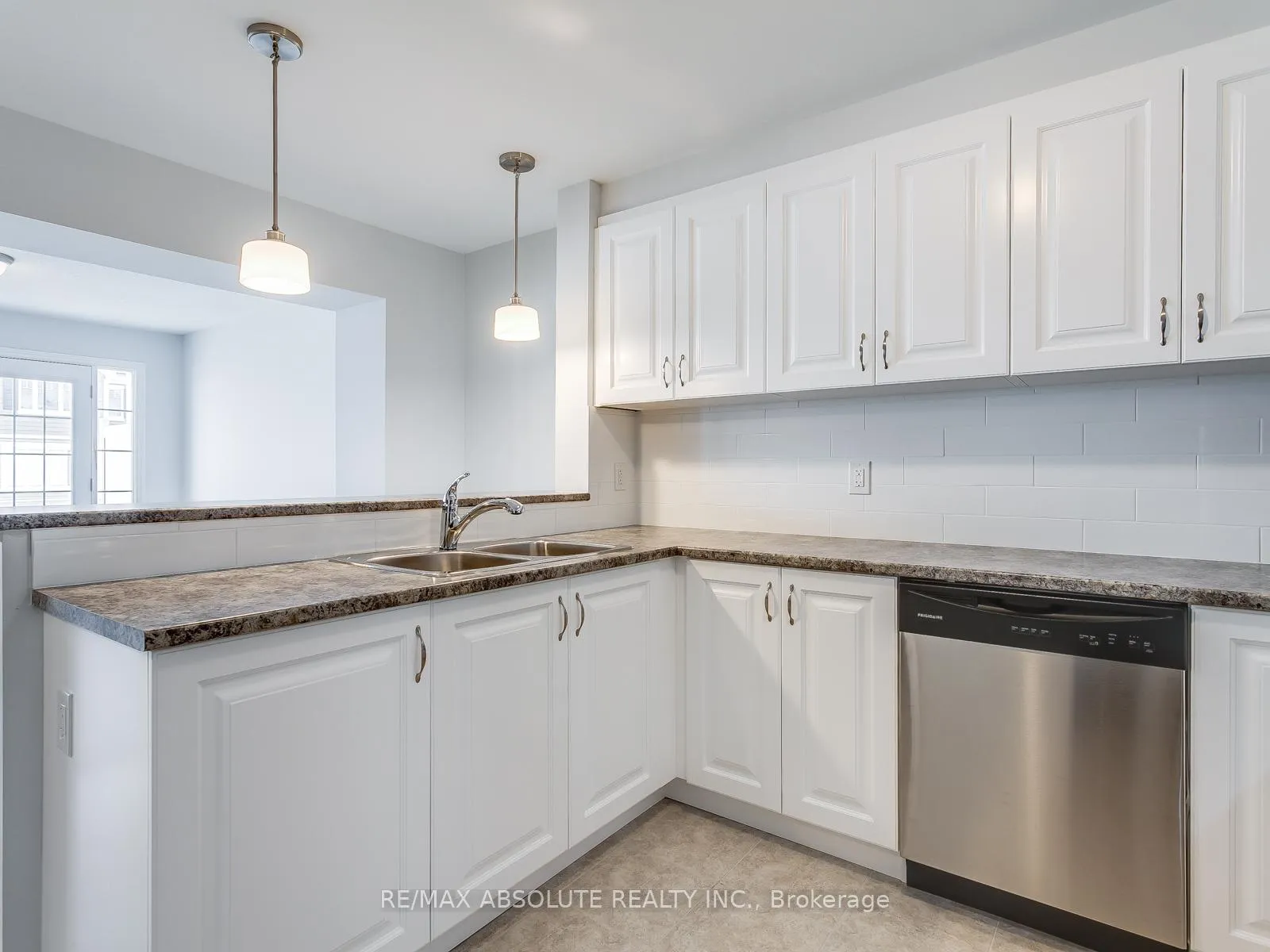Photo 6 of 315 Pumpkinseed Crescent, Ottawa, Barrhaven - Half Moon Bay — HOMEH