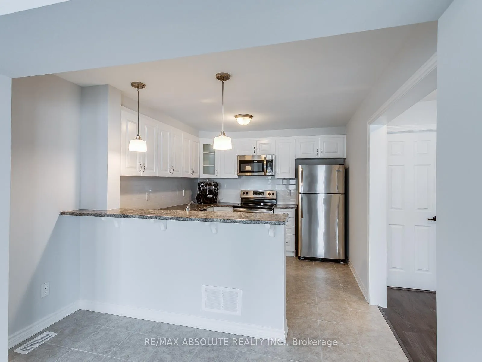 Photo 9 of 315 Pumpkinseed Crescent, Ottawa, Barrhaven - Half Moon Bay — HOMEH