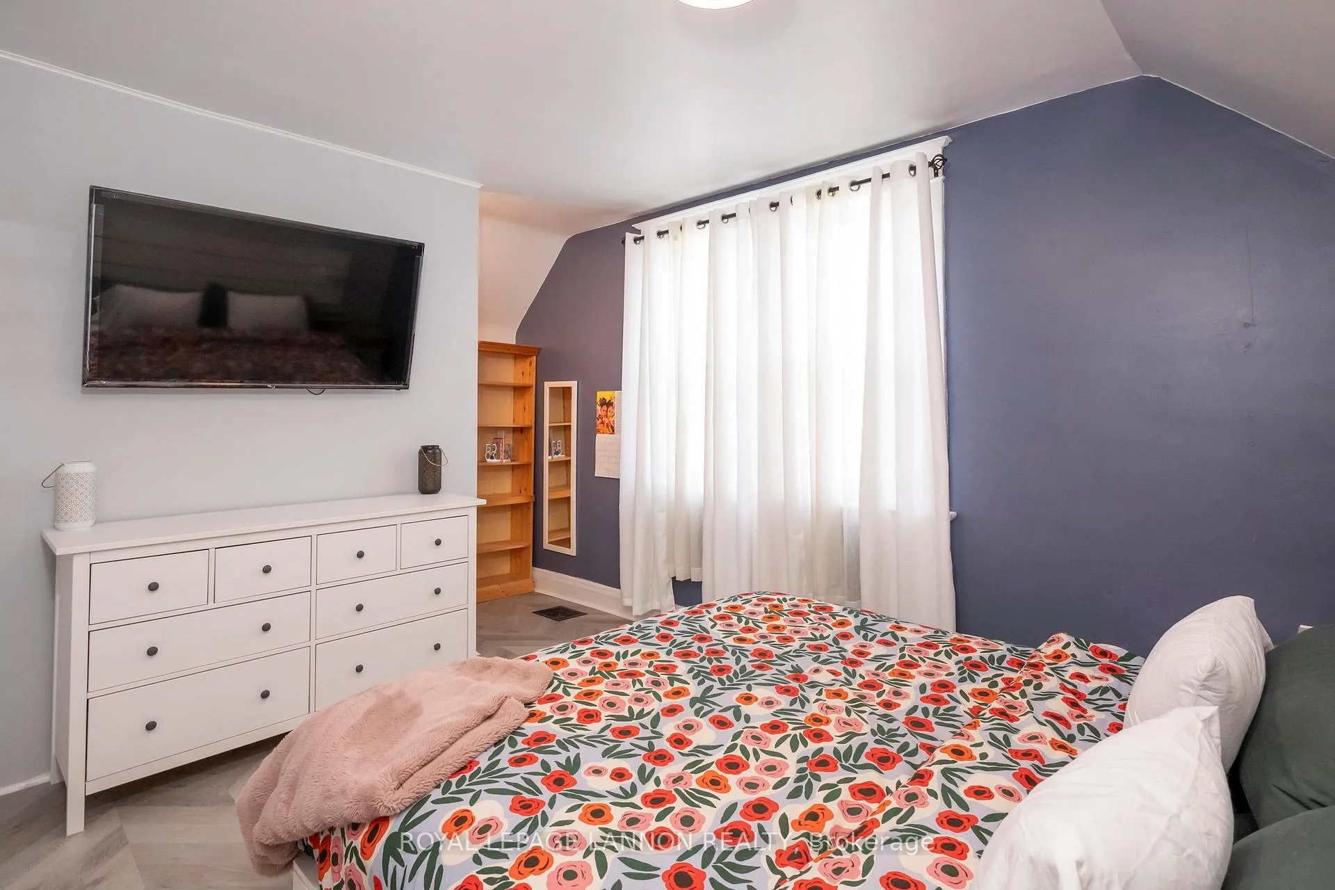 Photo 37 of 435 Bernard Street, Thunder Bay, McKeller Park — HOMEH