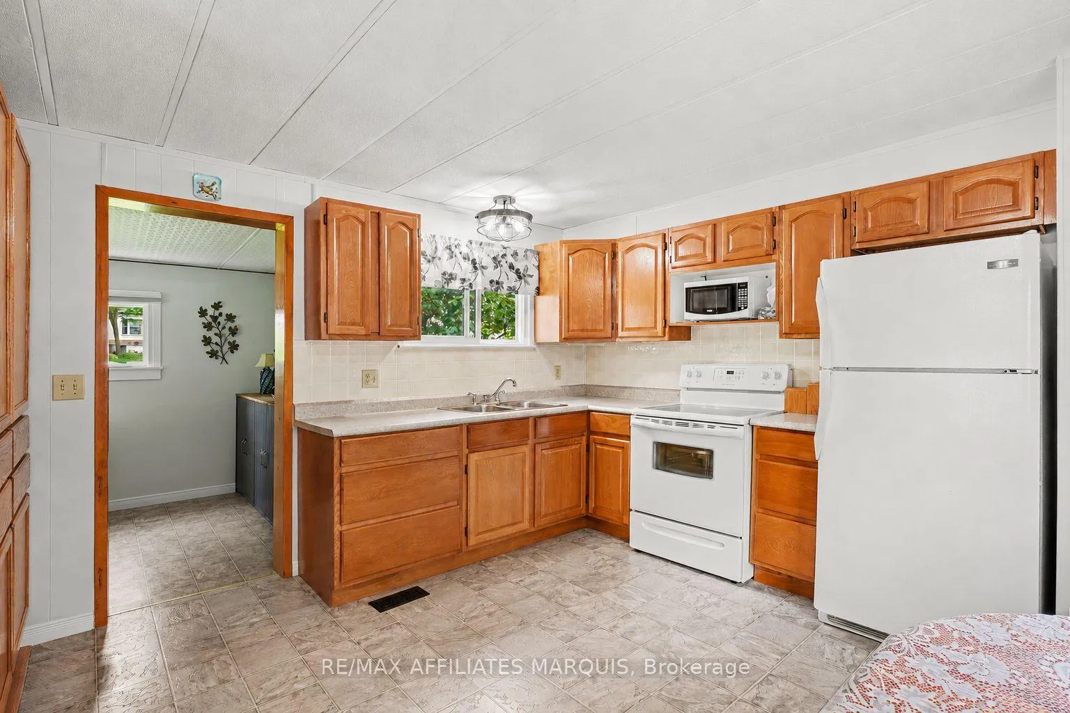 Photo 11 of 10 Saddle Avenue, Rideau Lakes, Rideau Lakes (South Elmsley) Twp — HOMEH