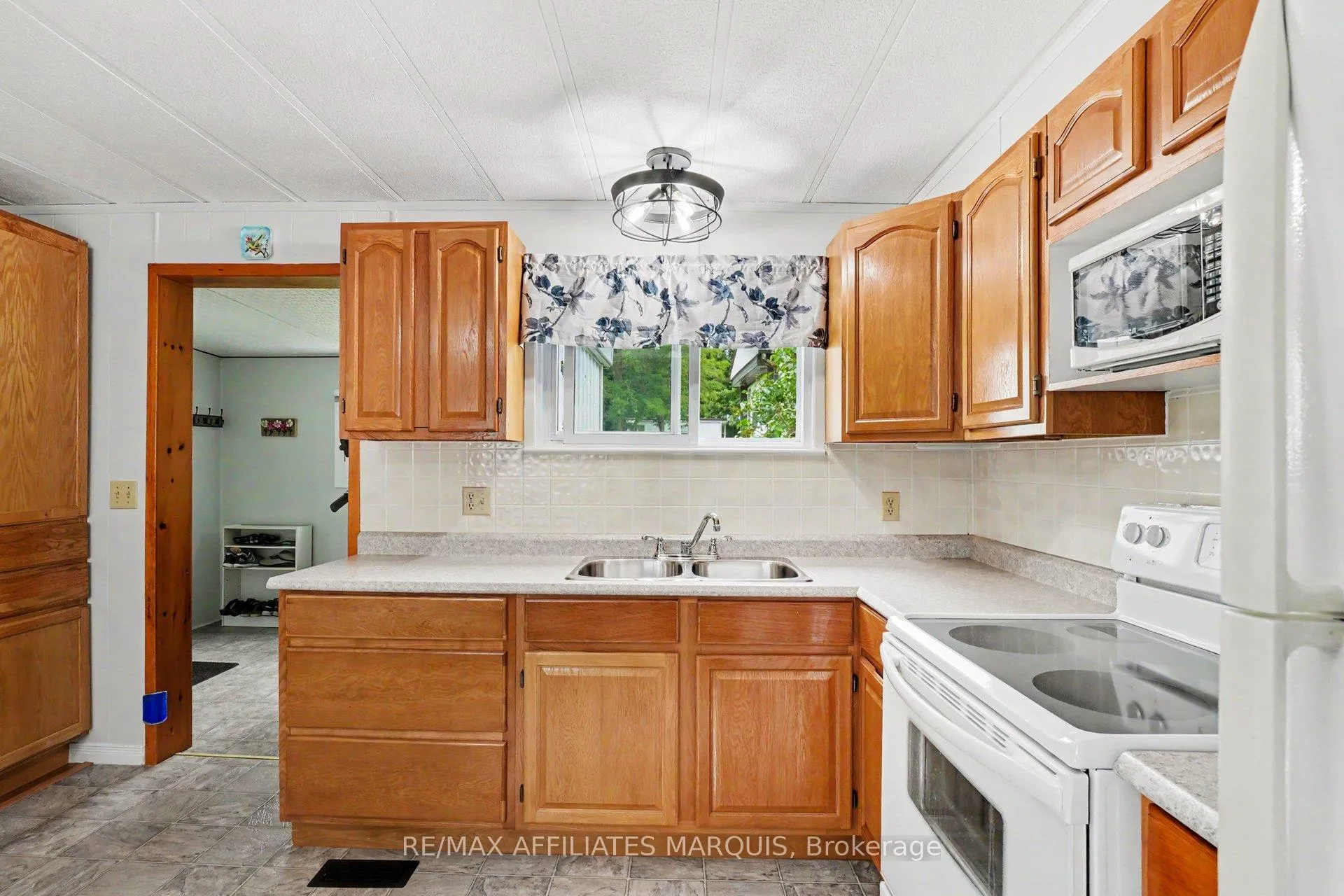 Photo 12 of 10 Saddle Avenue, Rideau Lakes, Rideau Lakes (South Elmsley) Twp — HOMEH