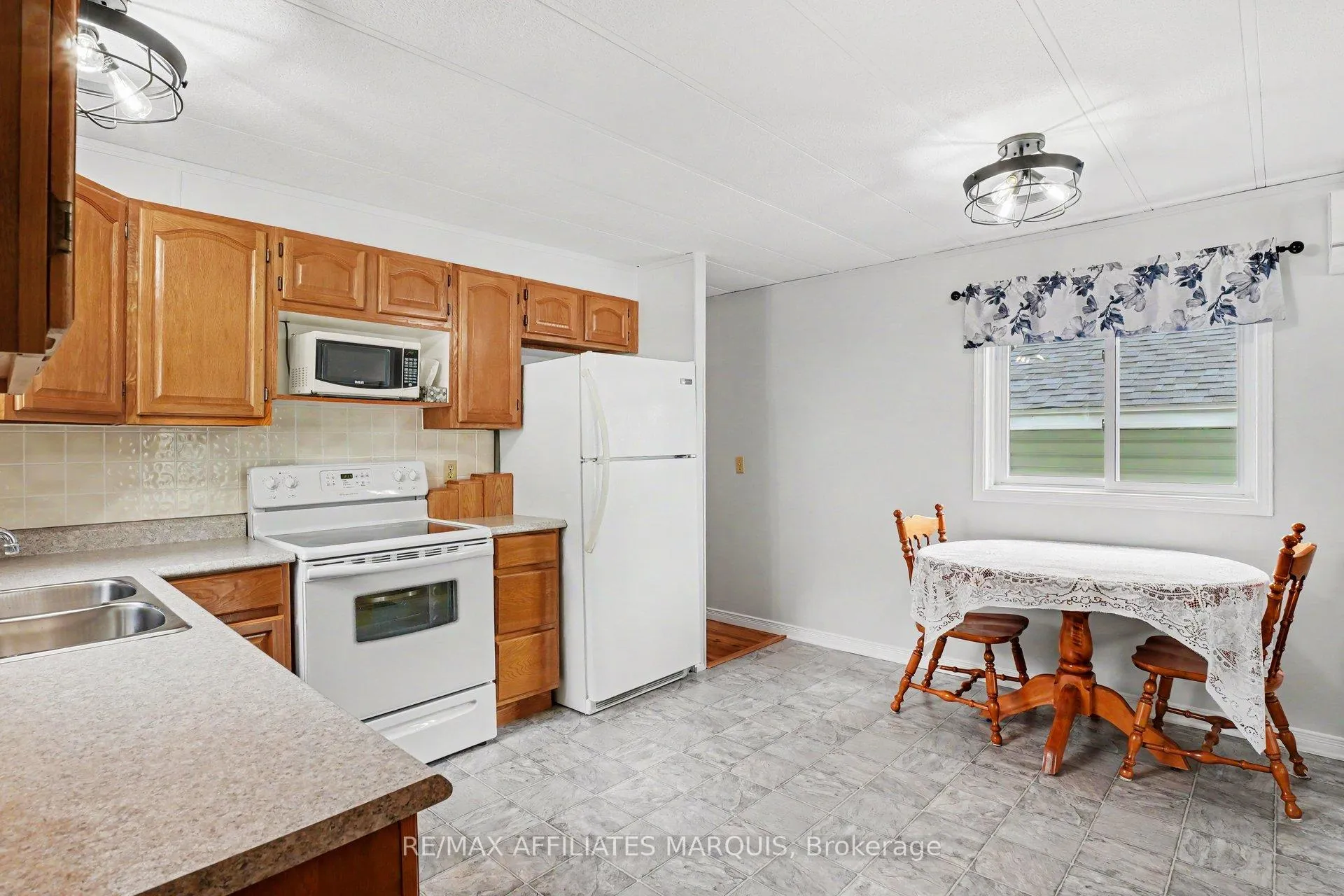 Photo 14 of 10 Saddle Avenue, Rideau Lakes, Rideau Lakes (South Elmsley) Twp — HOMEH