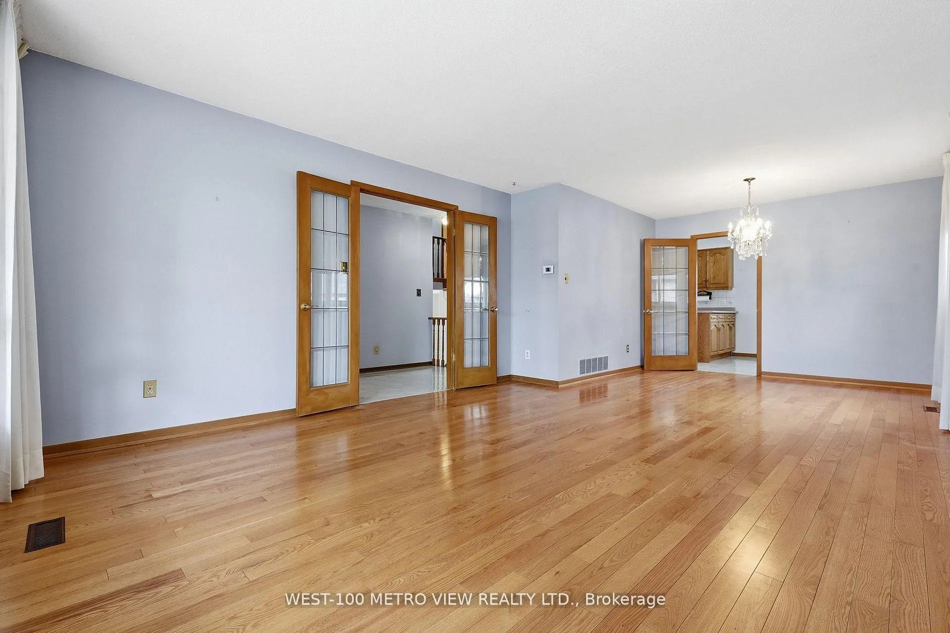 Photo 3 of 3099 Bentworth Drive, Burlington, Palmer — HOMEH