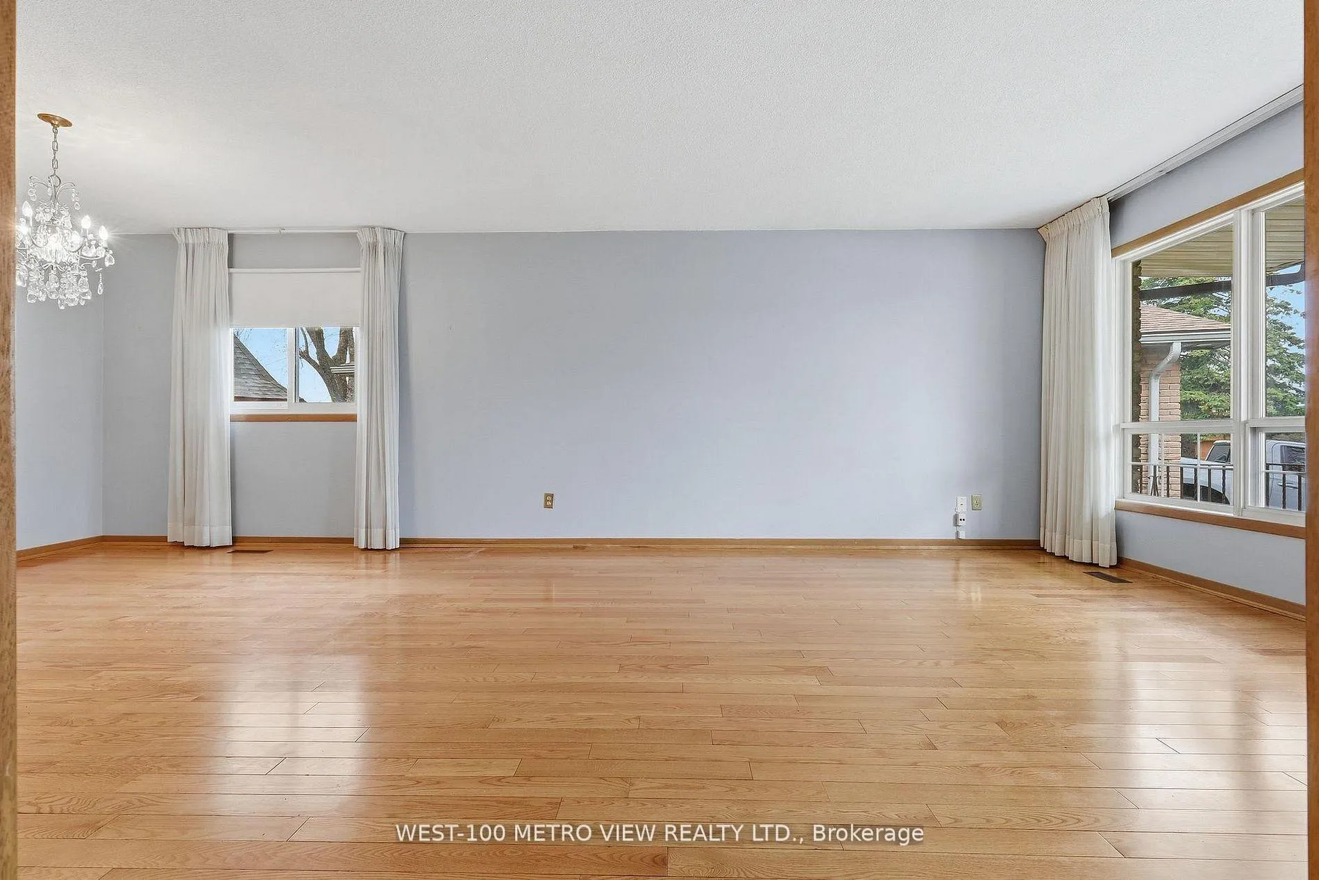 Photo 5 of 3099 Bentworth Drive, Burlington, Palmer — HOMEH