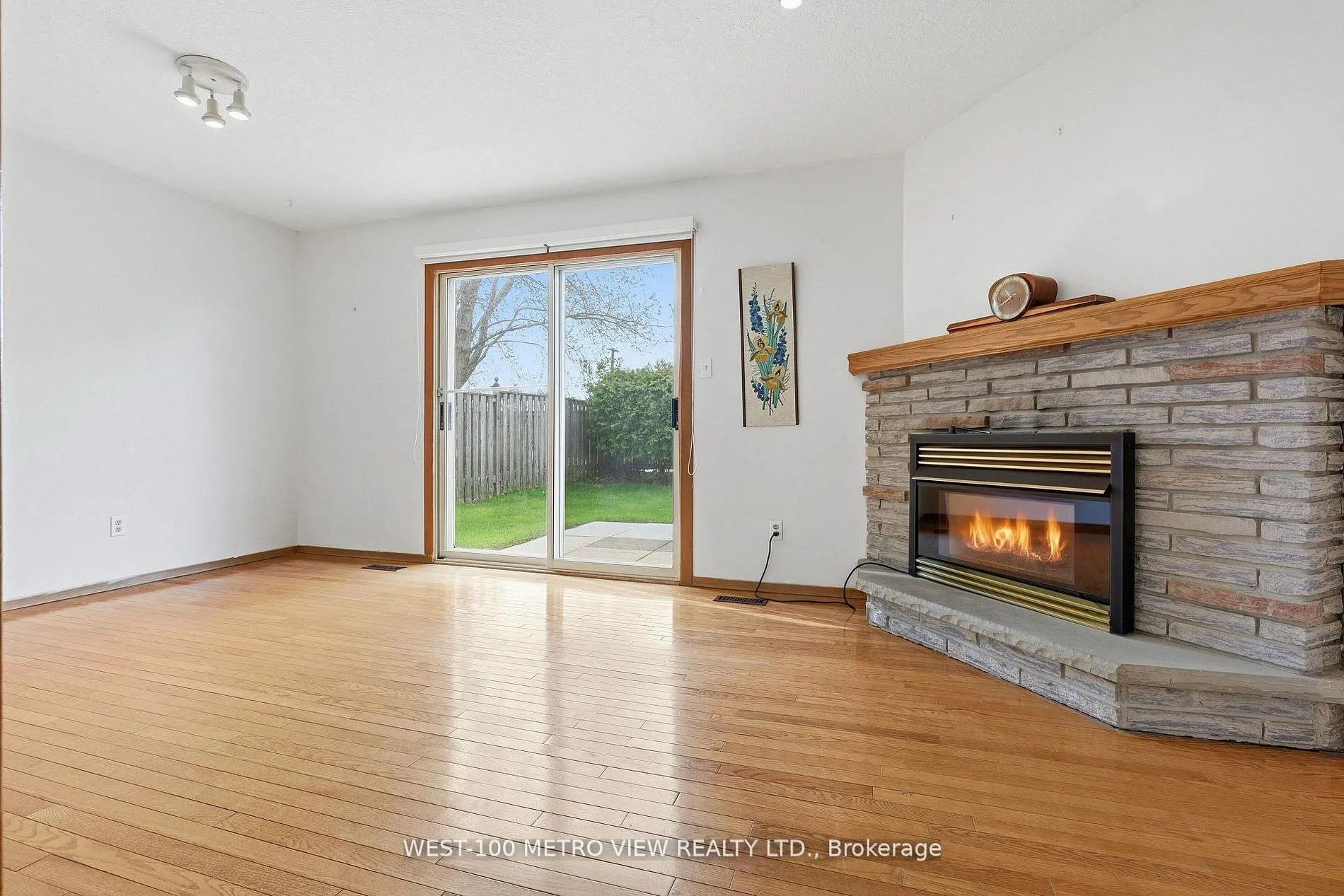 Photo 9 of 3099 Bentworth Drive, Burlington, Palmer — HOMEH