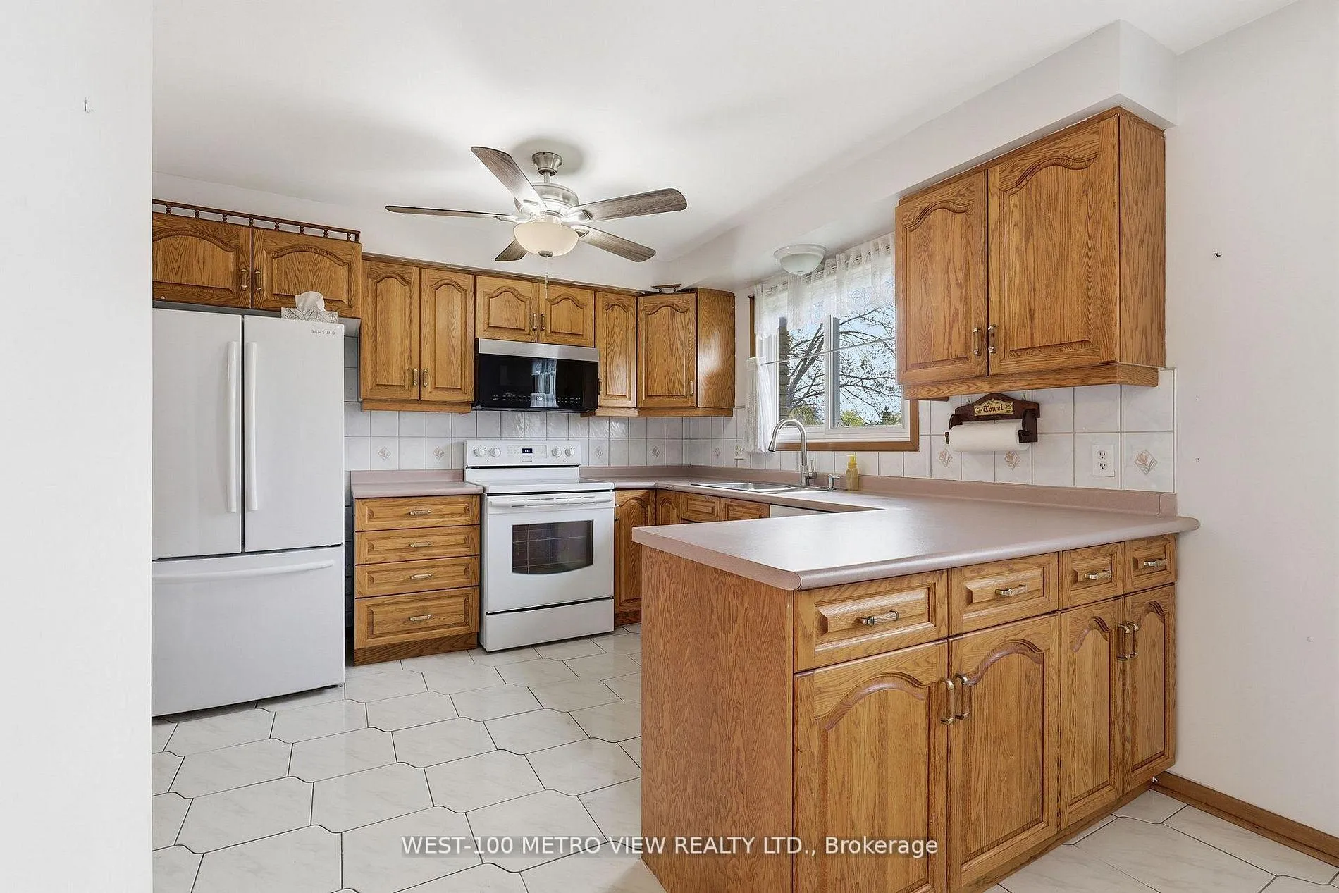 Photo 10 of 3099 Bentworth Drive, Burlington, Palmer — HOMEH