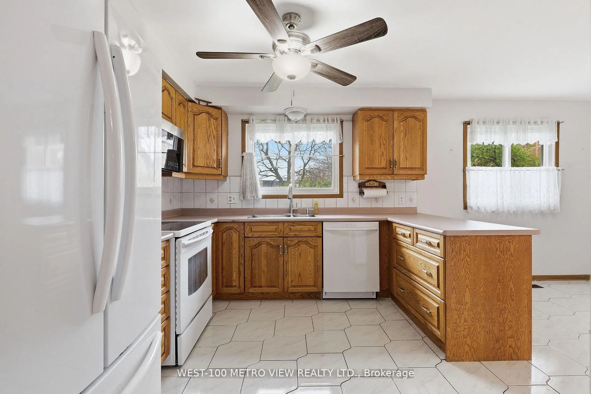 Photo 11 of 3099 Bentworth Drive, Burlington, Palmer — HOMEH