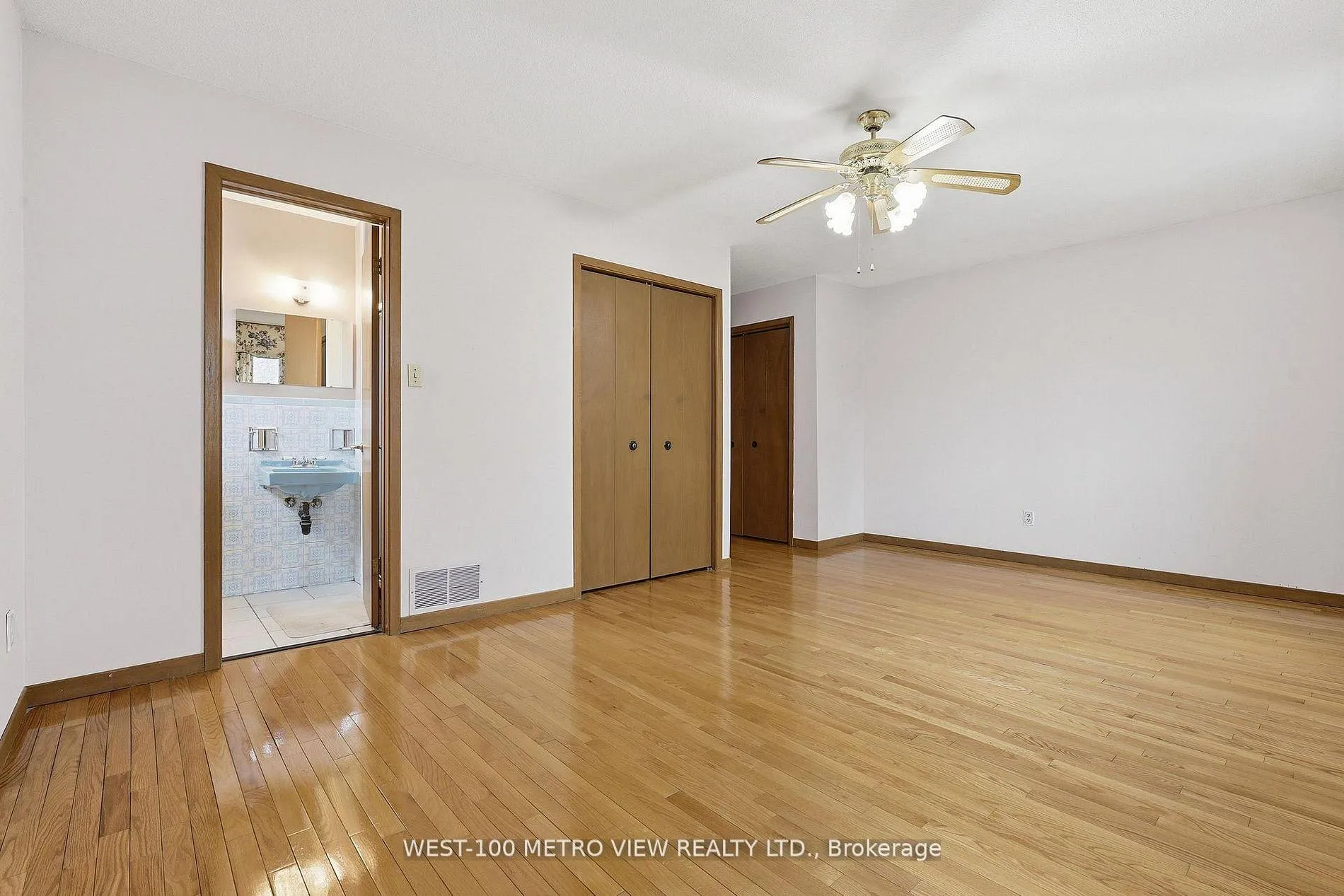 Photo 16 of 3099 Bentworth Drive, Burlington, Palmer — HOMEH