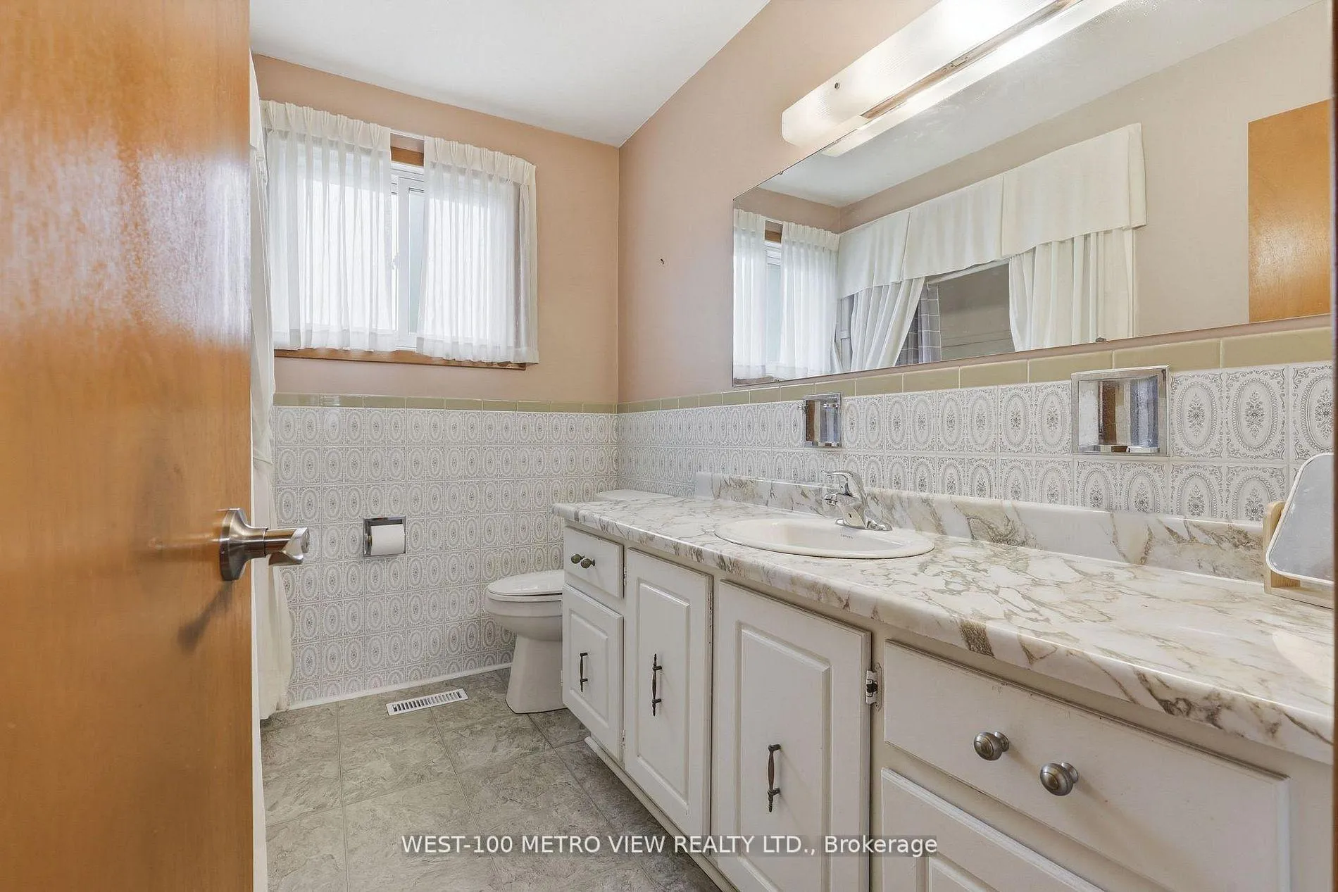 Photo 22 of 3099 Bentworth Drive, Burlington, Palmer — HOMEH