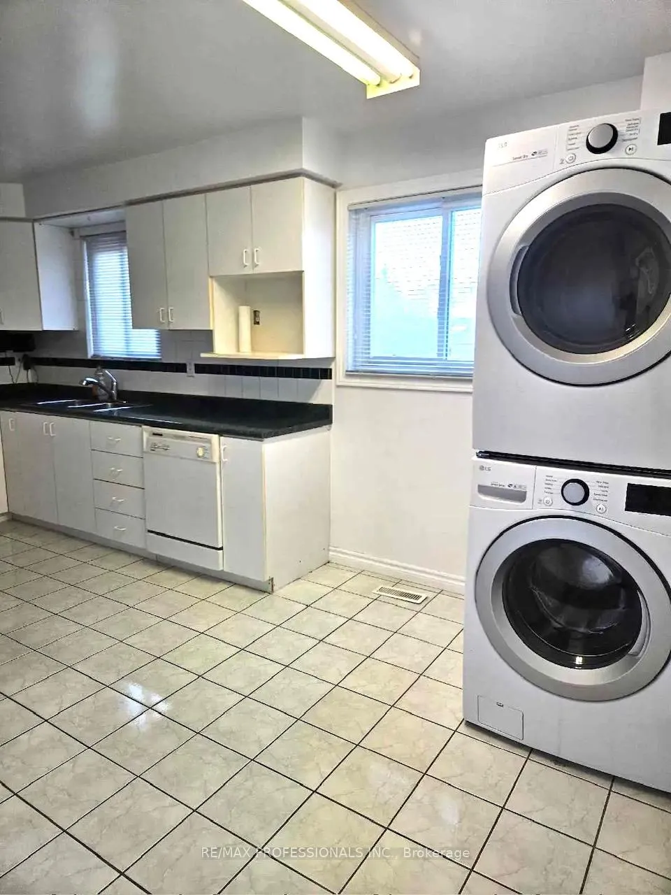 Photo 2 of Unit MAIN, 78 Marchbank Crescent, Brampton, Central Park — HOMEH