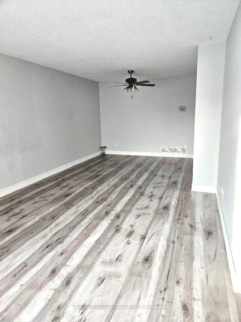 Photo 4 of Unit MAIN, 78 Marchbank Crescent, Brampton, Central Park — HOMEH