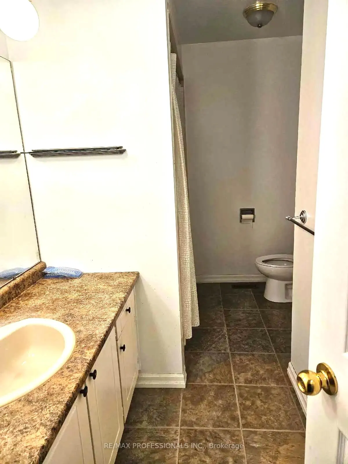 Photo 6 of Unit MAIN, 78 Marchbank Crescent, Brampton, Central Park — HOMEH