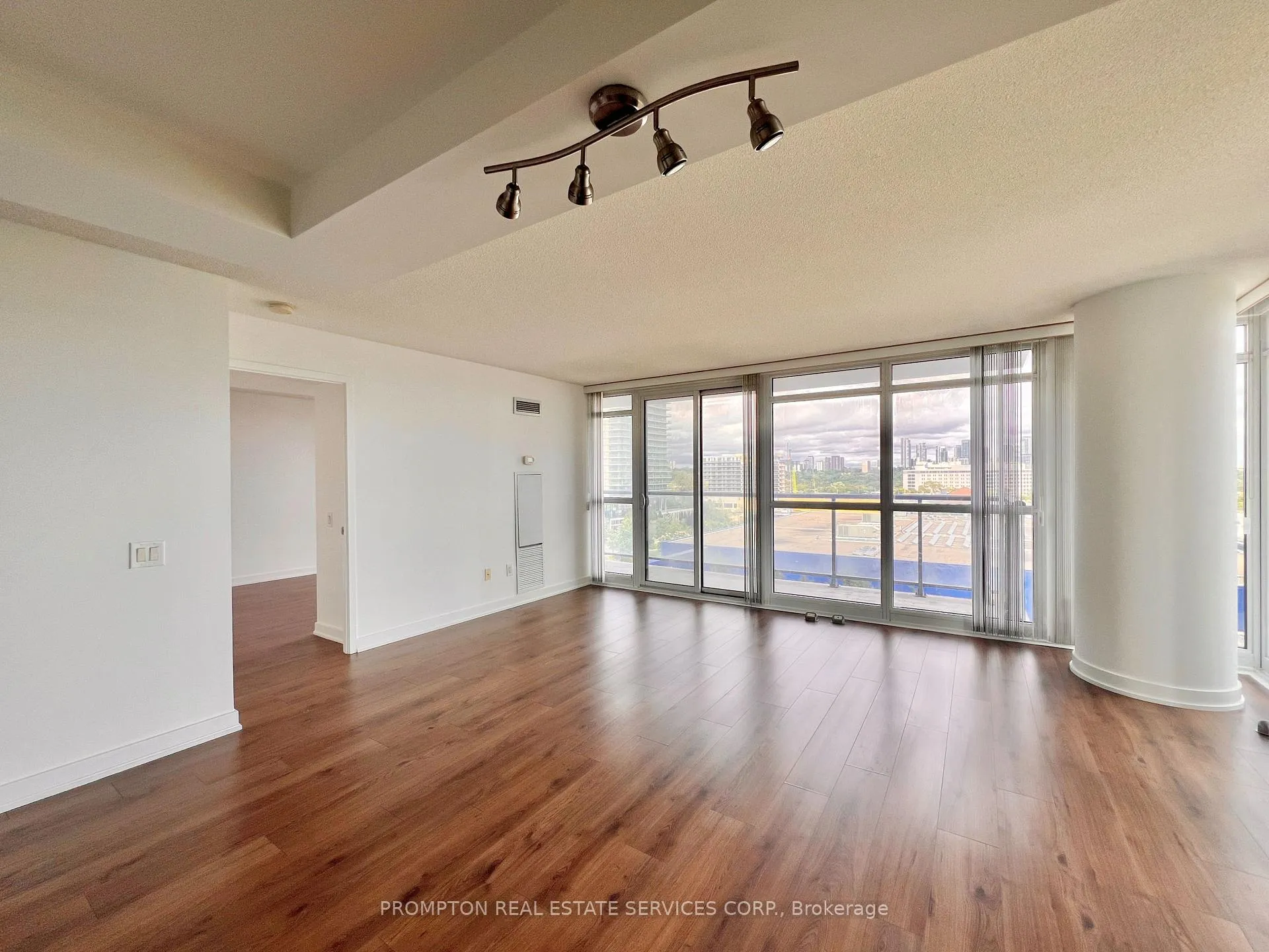 Photo 10 of Unit 608, 121 Mcmahon Drive, North York, Bayview Village — HOMEH