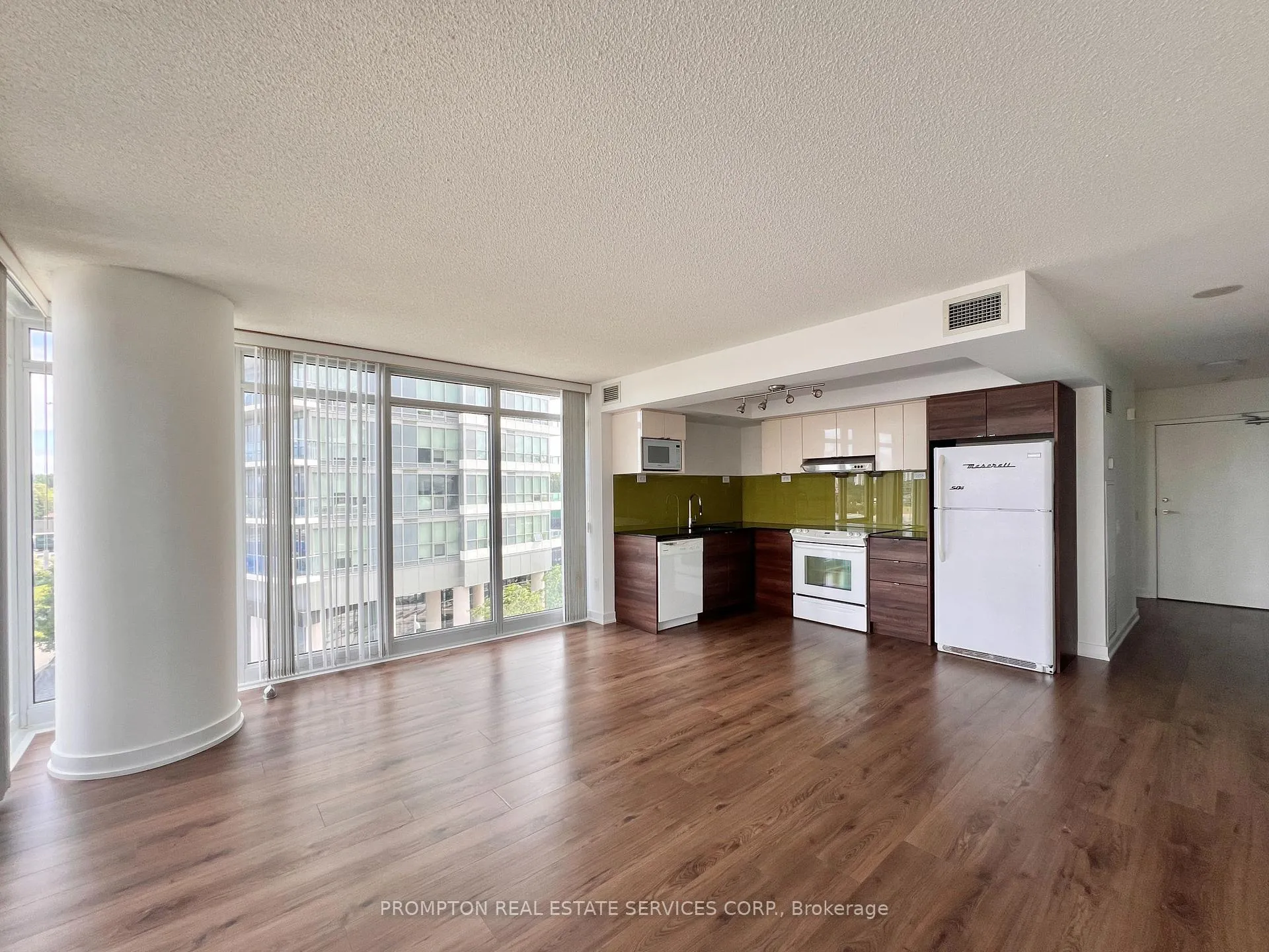 Photo 11 of Unit 608, 121 Mcmahon Drive, North York, Bayview Village — HOMEH