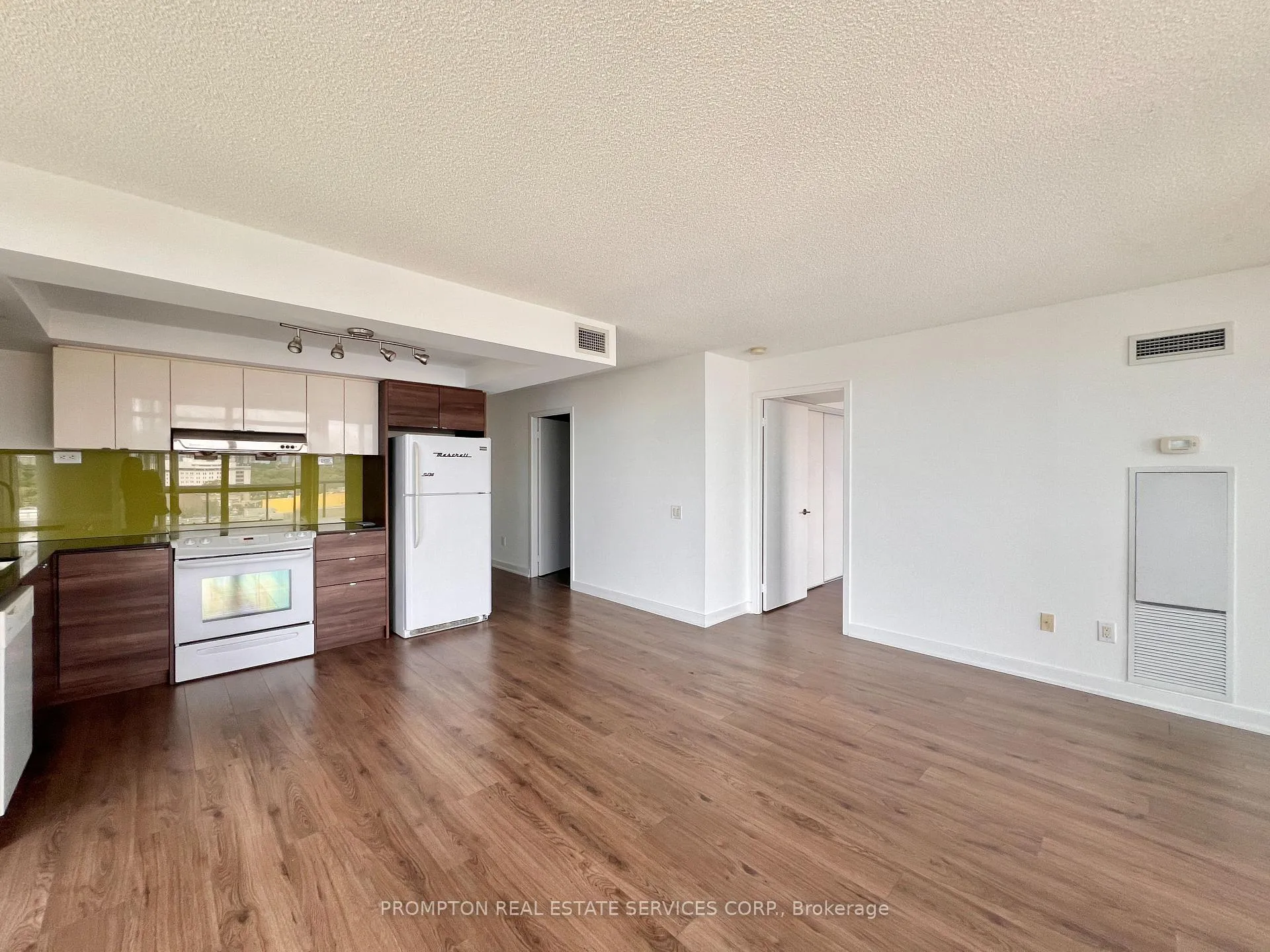 Photo 12 of Unit 608, 121 Mcmahon Drive, North York, Bayview Village — HOMEH