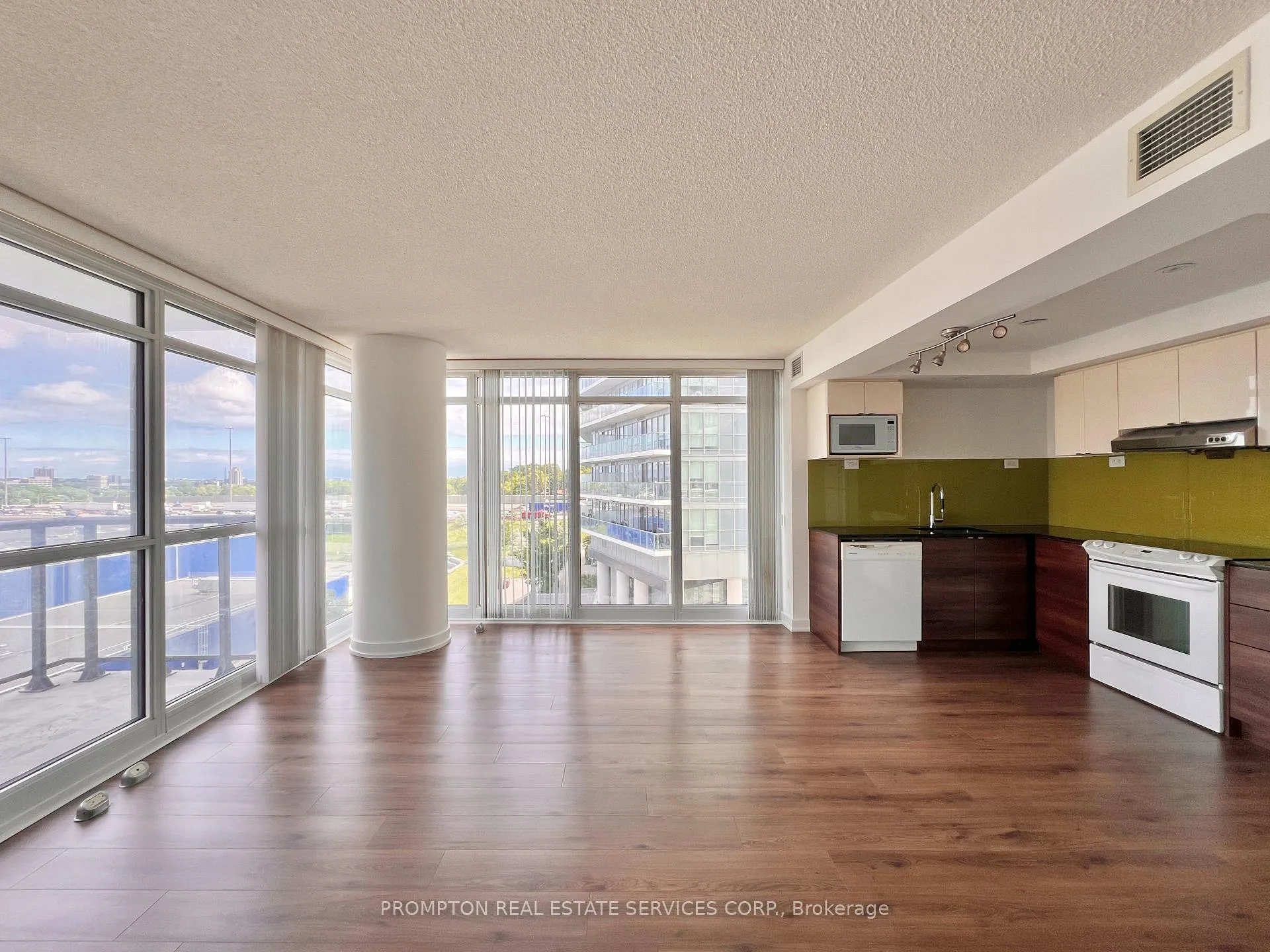 Photo 19 of Unit 608, 121 Mcmahon Drive, North York, Bayview Village — HOMEH