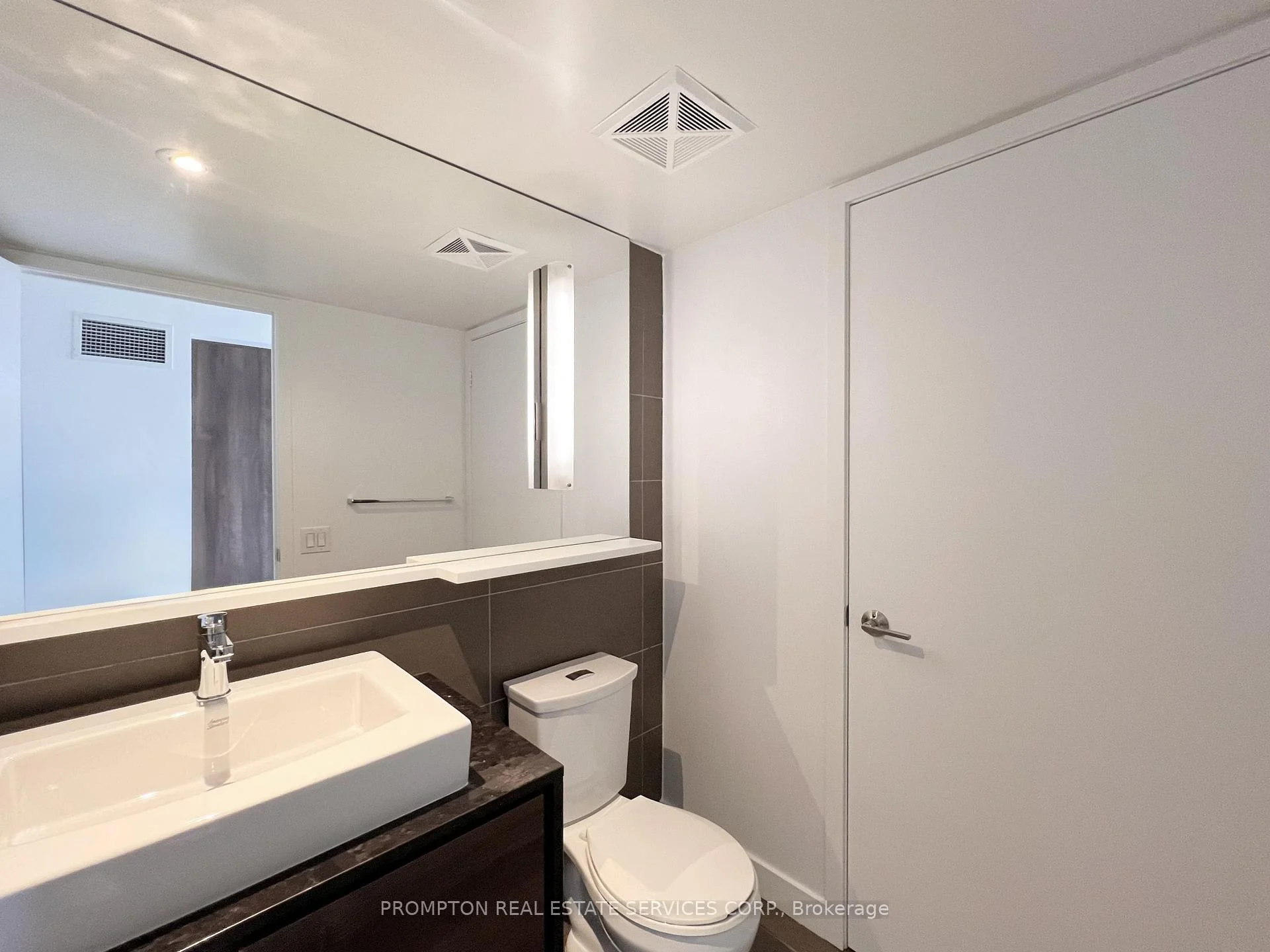 Photo 4 of Unit 608, 121 Mcmahon Drive, North York, Bayview Village — HOMEH