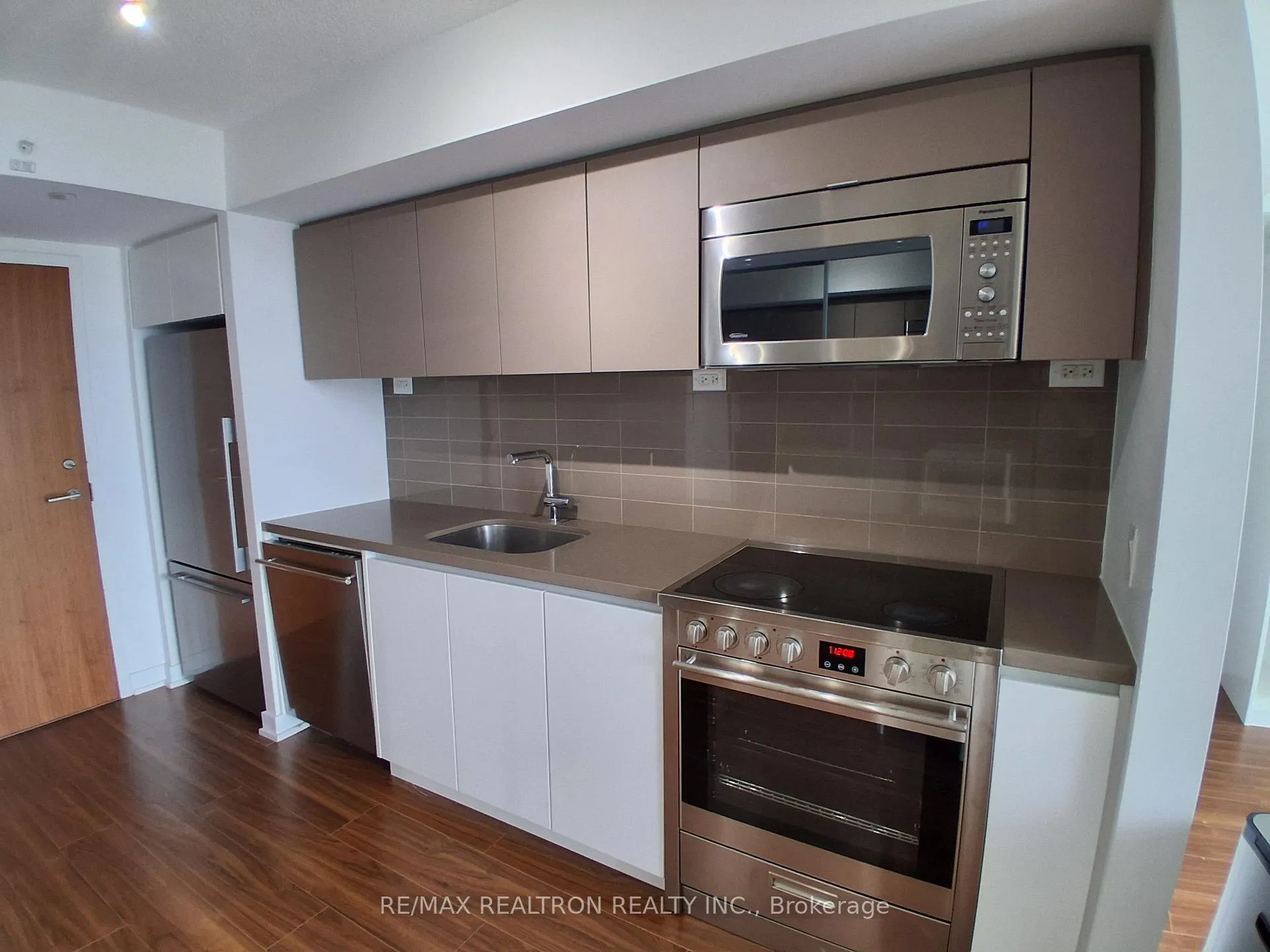 Photo 5 of Unit 3108, 85 Queens Wharf Road, Toronto, Waterfront Communities — HOMEH