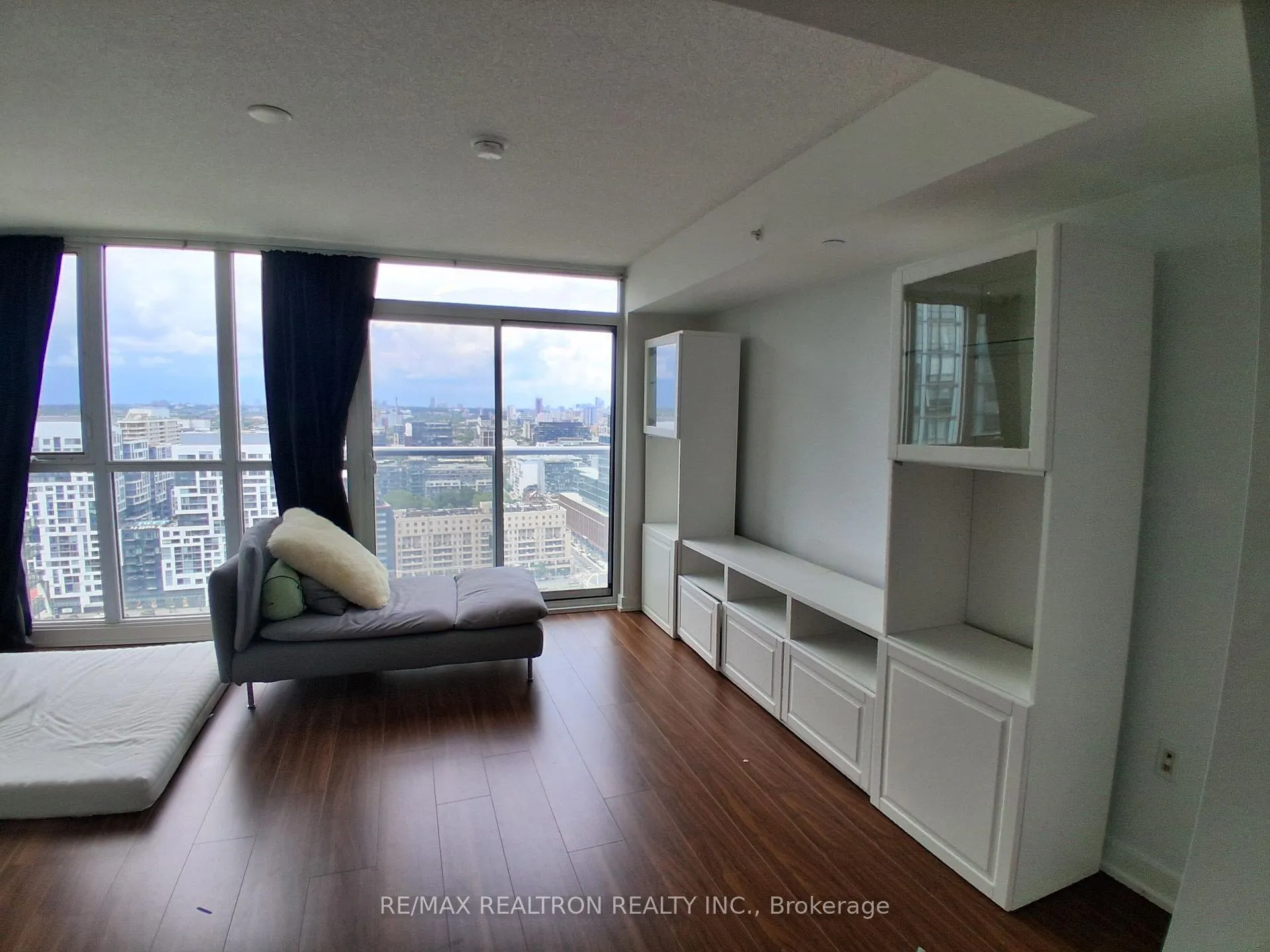 Photo 6 of Unit 3108, 85 Queens Wharf Road, Toronto, Waterfront Communities — HOMEH
