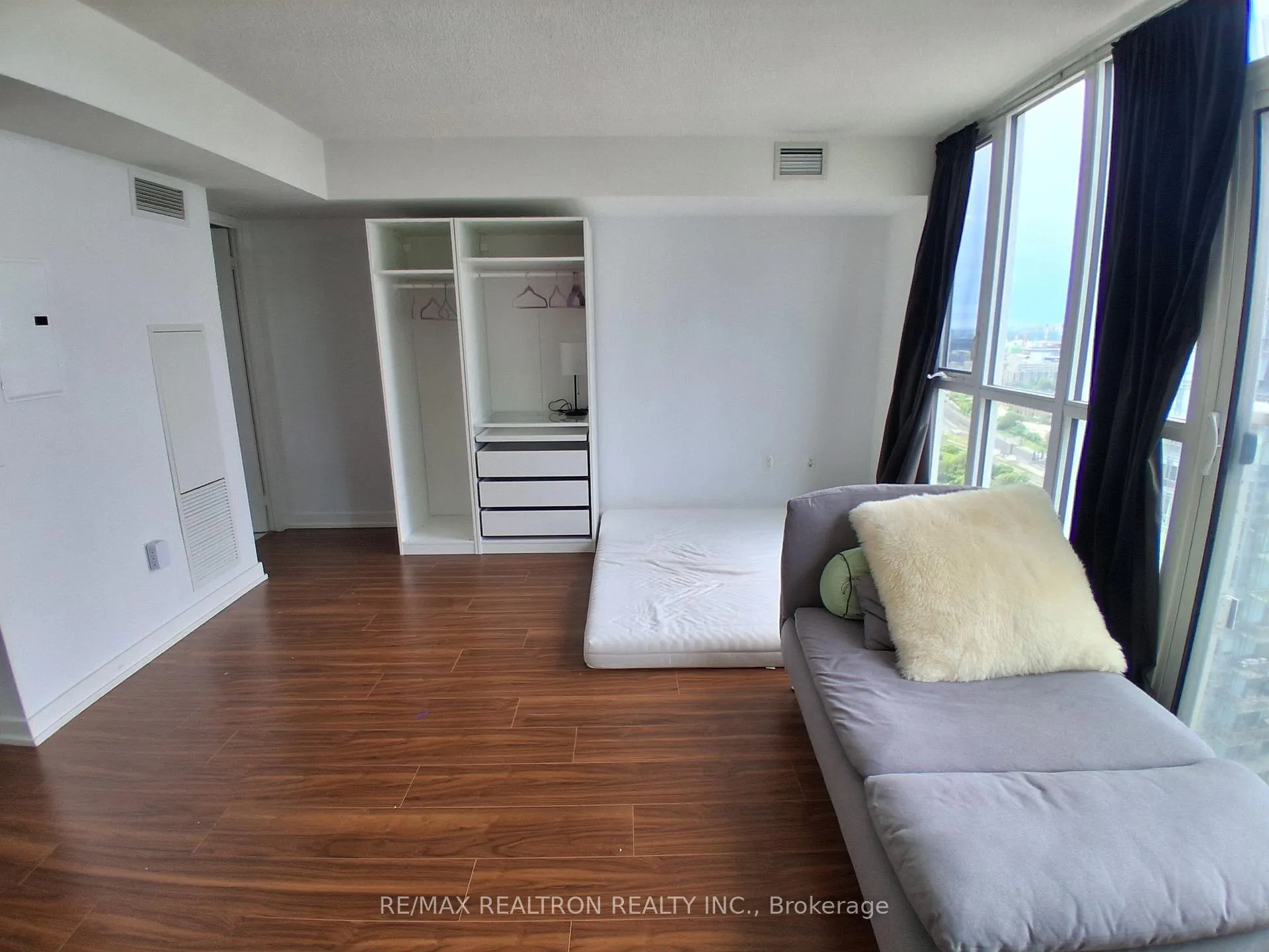 Photo 8 of Unit 3108, 85 Queens Wharf Road, Toronto, Waterfront Communities — HOMEH