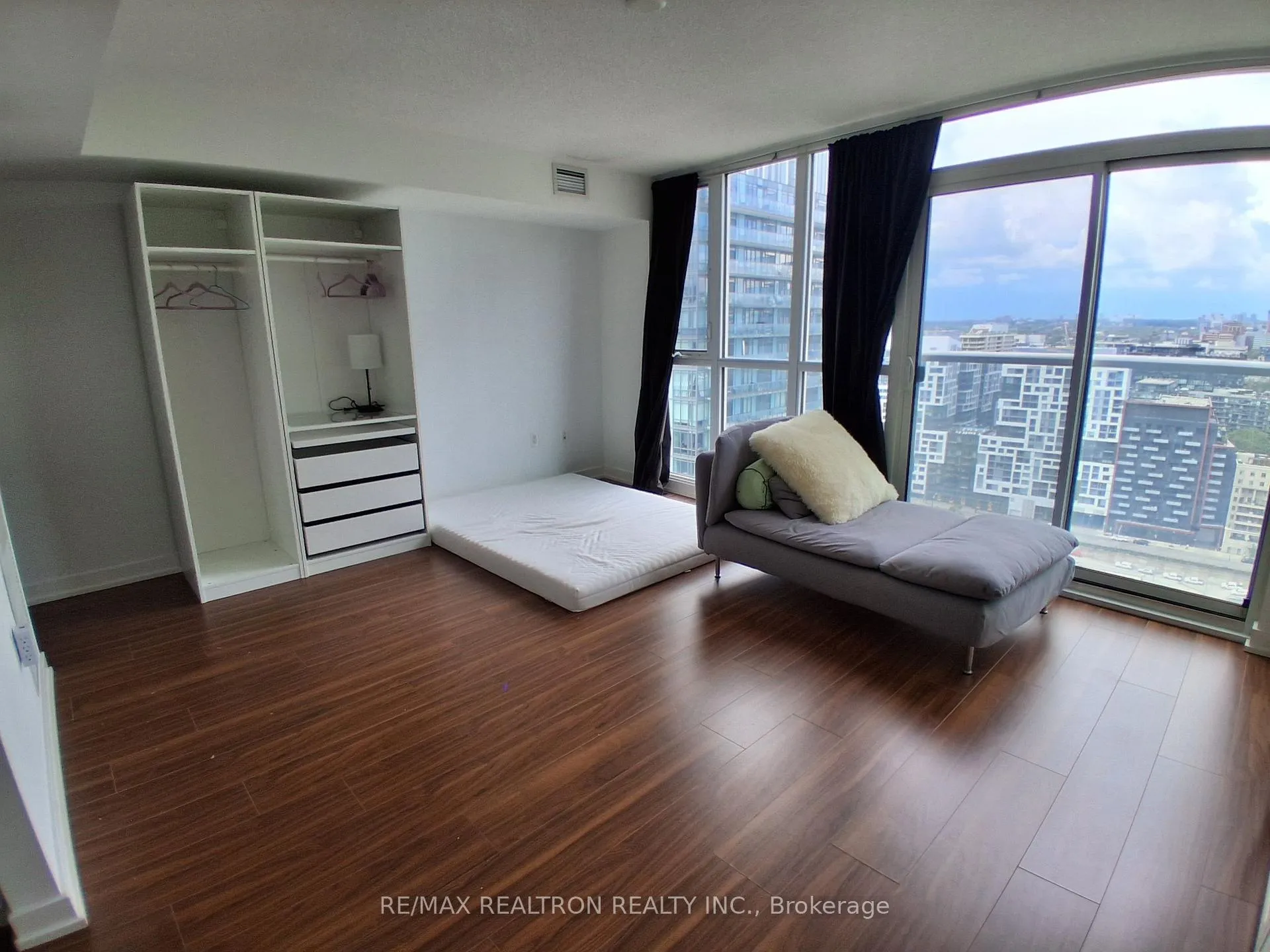 Photo 9 of Unit 3108, 85 Queens Wharf Road, Toronto, Waterfront Communities — HOMEH