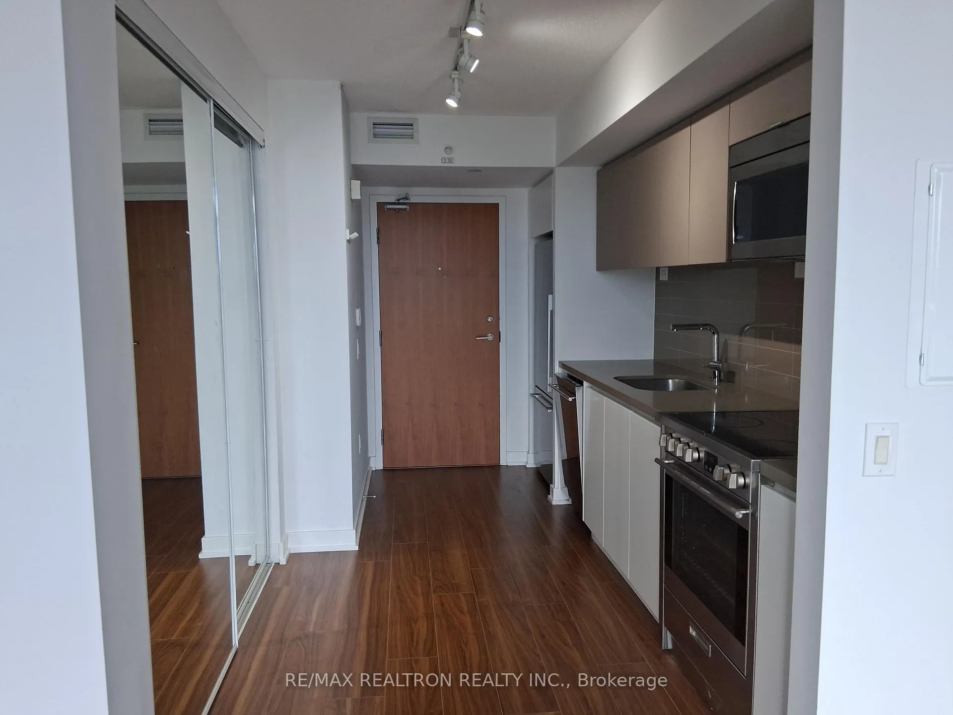 Photo 13 of Unit 3108, 85 Queens Wharf Road, Toronto, Waterfront Communities — HOMEH