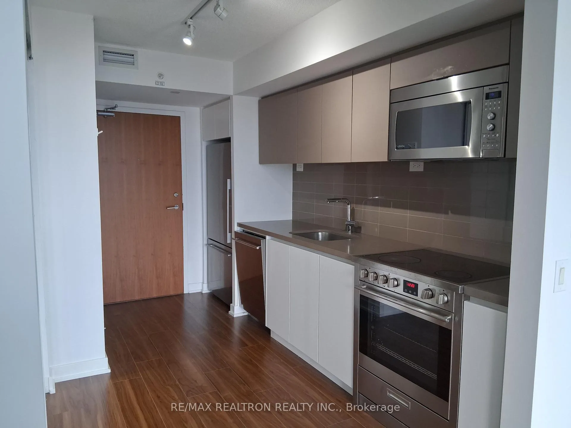 Photo 14 of Unit 3108, 85 Queens Wharf Road, Toronto, Waterfront Communities — HOMEH
