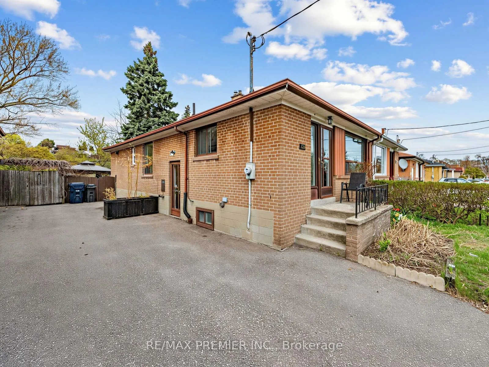 Photo 4 of 126 Langden Avenue, Toronto, Rockcliffe-Smythe — HOMEH