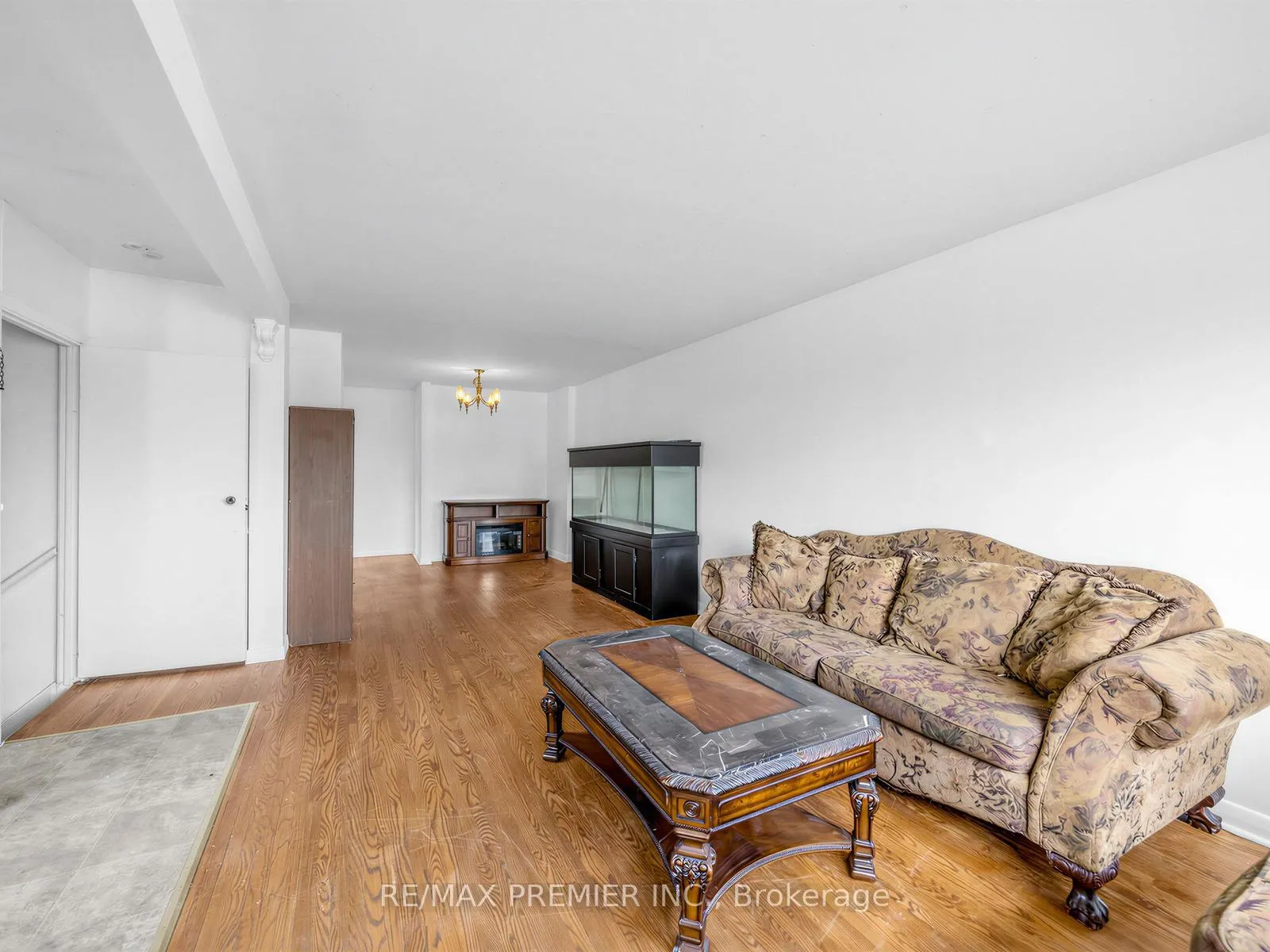 Photo 8 of 126 Langden Avenue, Toronto, Rockcliffe-Smythe — HOMEH