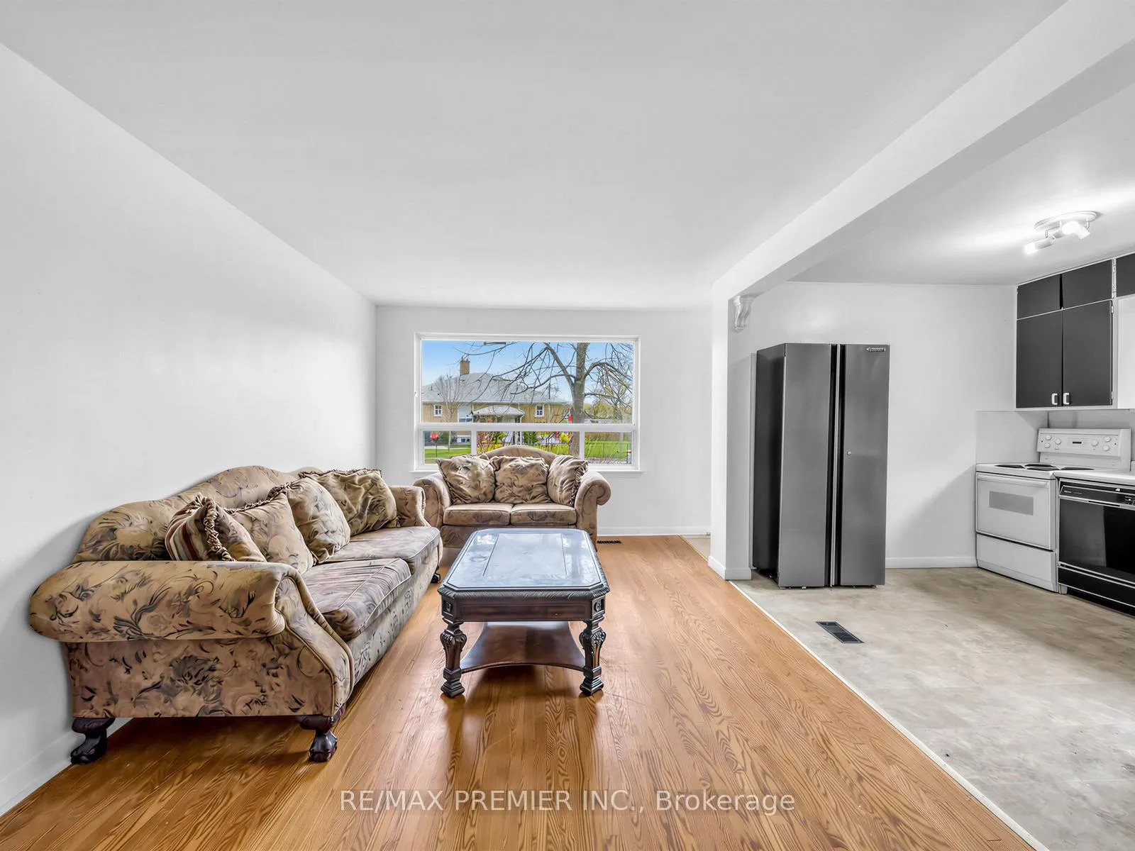 Photo 10 of 126 Langden Avenue, Toronto, Rockcliffe-Smythe — HOMEH