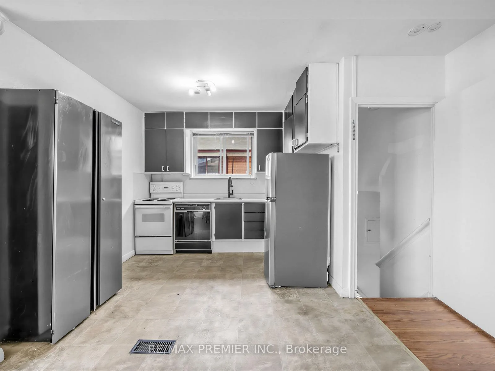 Photo 16 of 126 Langden Avenue, Toronto, Rockcliffe-Smythe — HOMEH