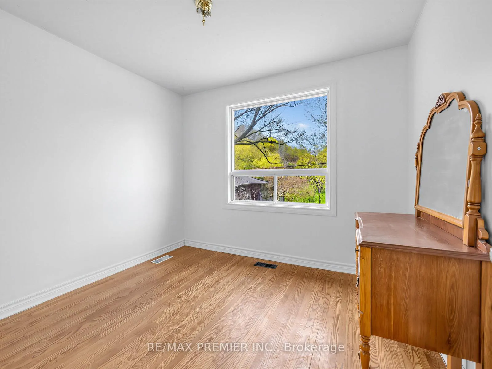 Photo 20 of 126 Langden Avenue, Toronto, Rockcliffe-Smythe — HOMEH