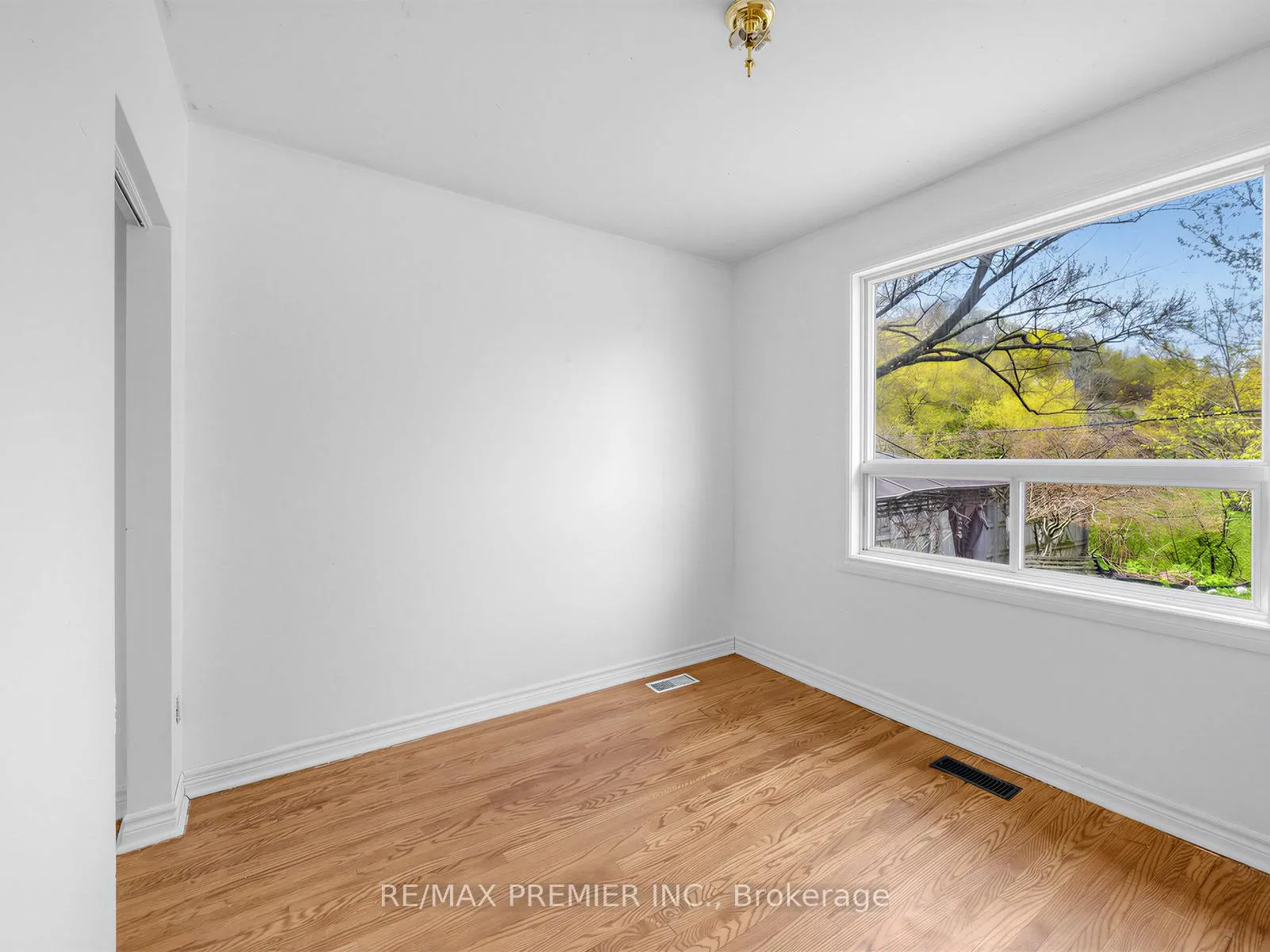 Photo 21 of 126 Langden Avenue, Toronto, Rockcliffe-Smythe — HOMEH