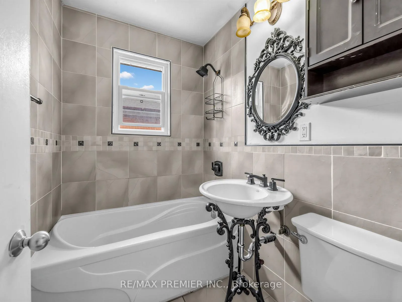 Photo 23 of 126 Langden Avenue, Toronto, Rockcliffe-Smythe — HOMEH