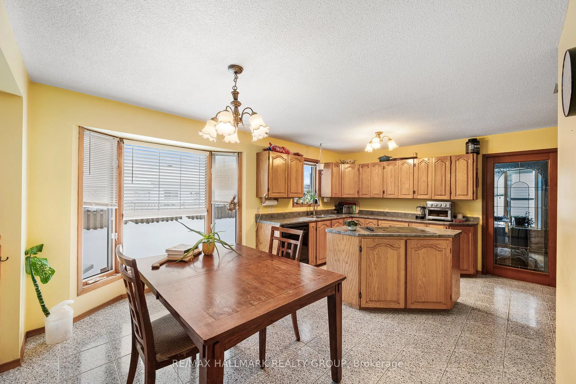 Photo 9 of 477 Duvernay Drive, Ottawa, Queenswood Heights South — HOMEH