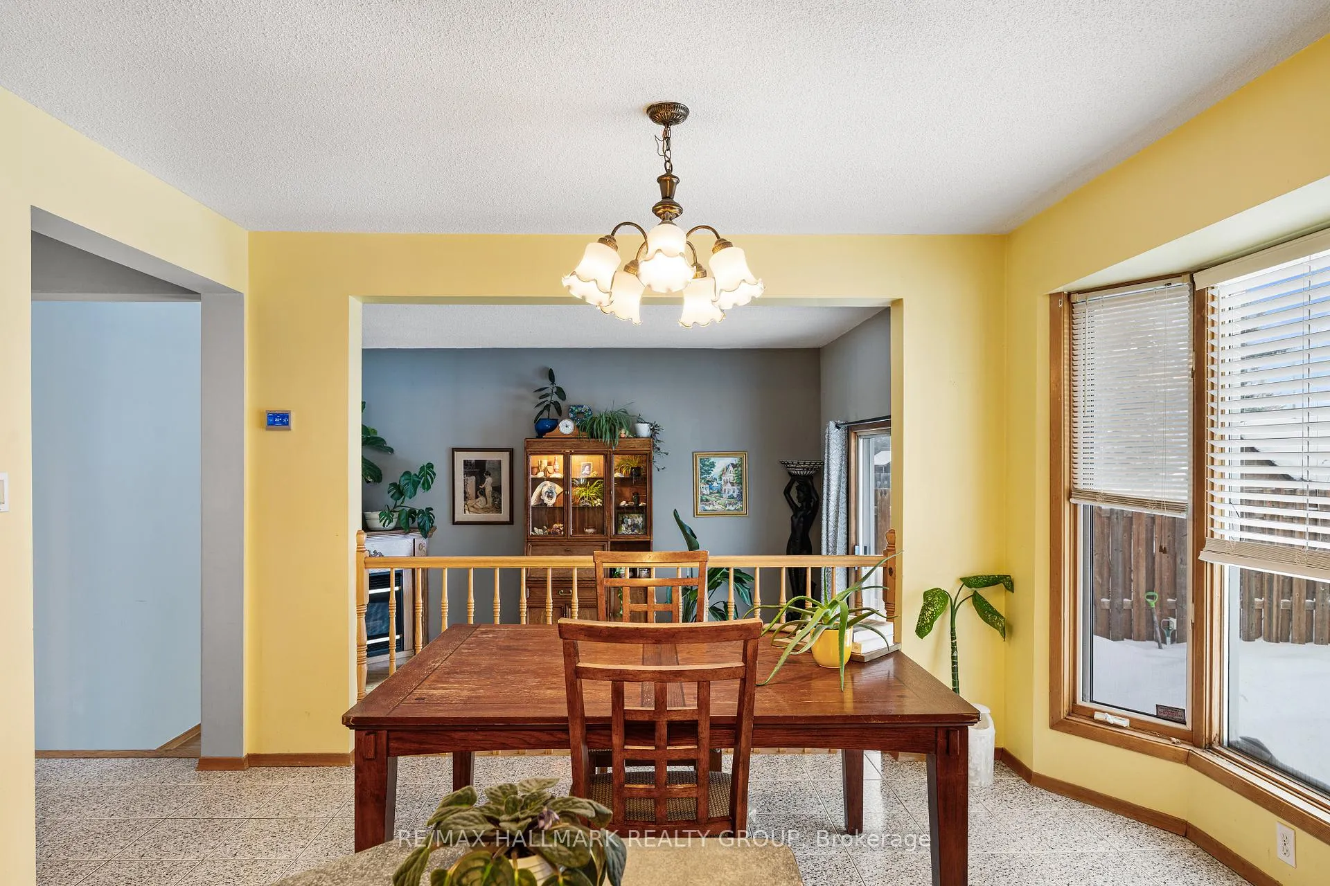 Photo 11 of 477 Duvernay Drive, Ottawa, Queenswood Heights South — HOMEH