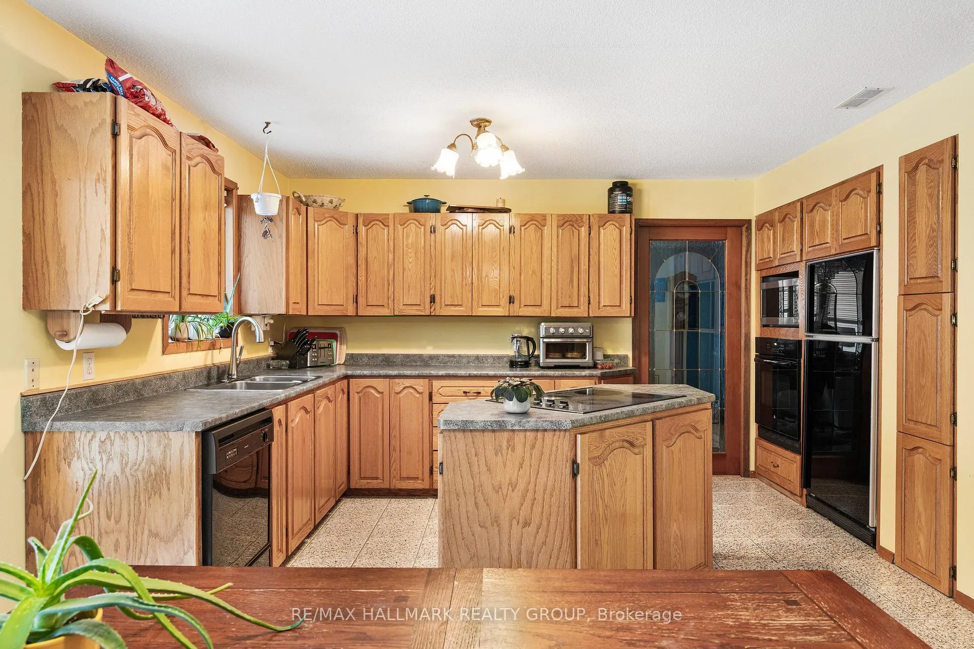 Photo 13 of 477 Duvernay Drive, Ottawa, Queenswood Heights South — HOMEH