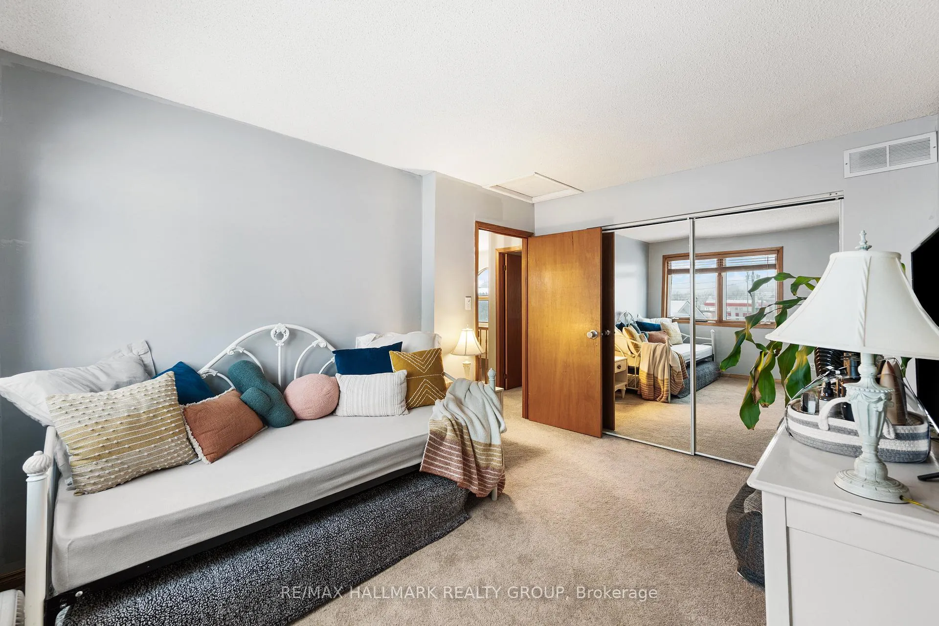 Photo 25 of 477 Duvernay Drive, Ottawa, Queenswood Heights South — HOMEH