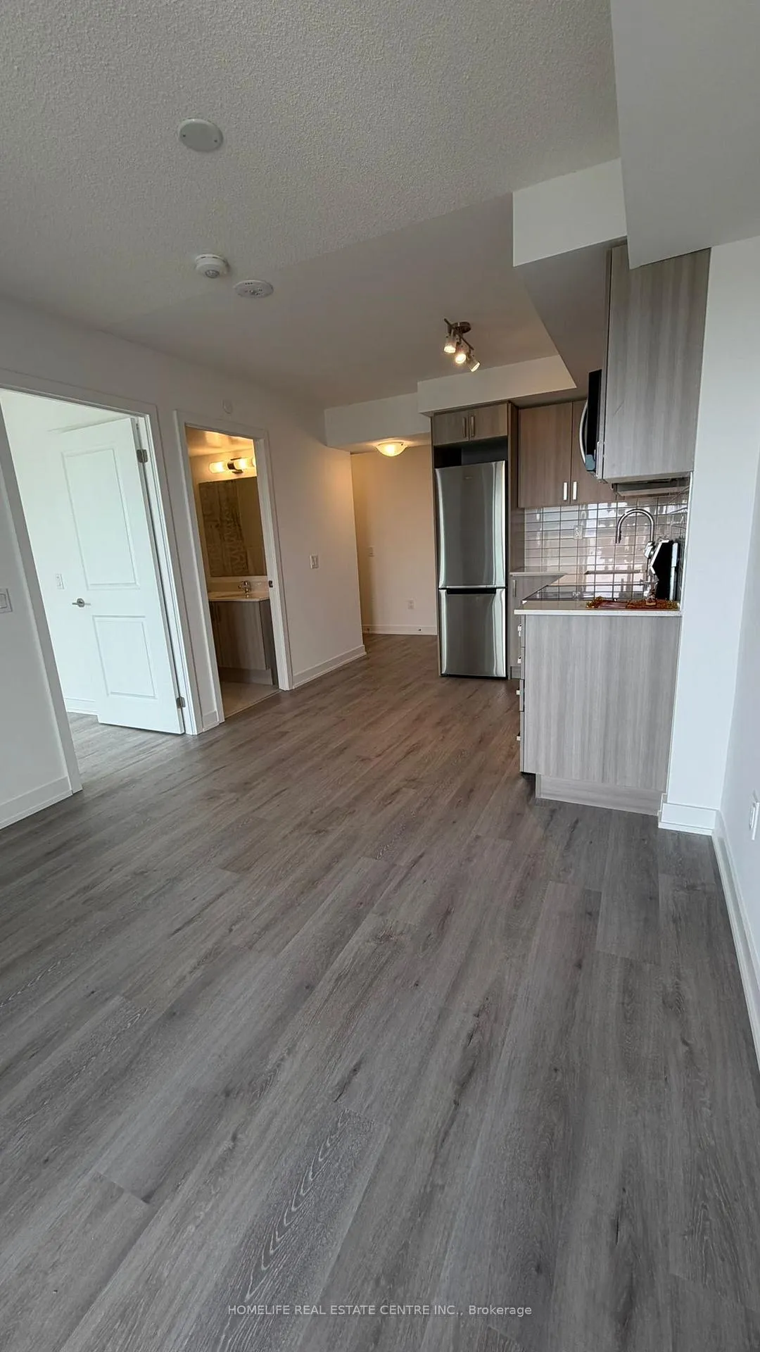 Photo 3 of Unit 2201, 1010 Sandy Beach Road, Pickering, Bay Ridges — HOMEH