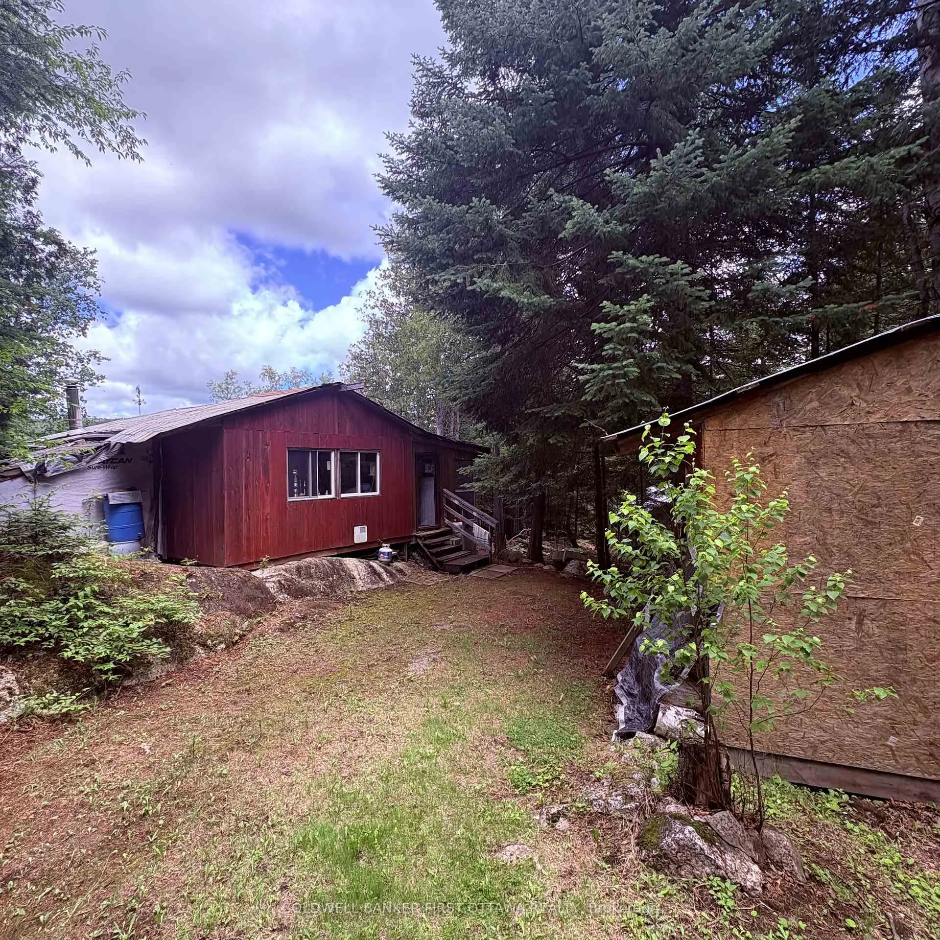 Front of 271 Airds Lake Road E